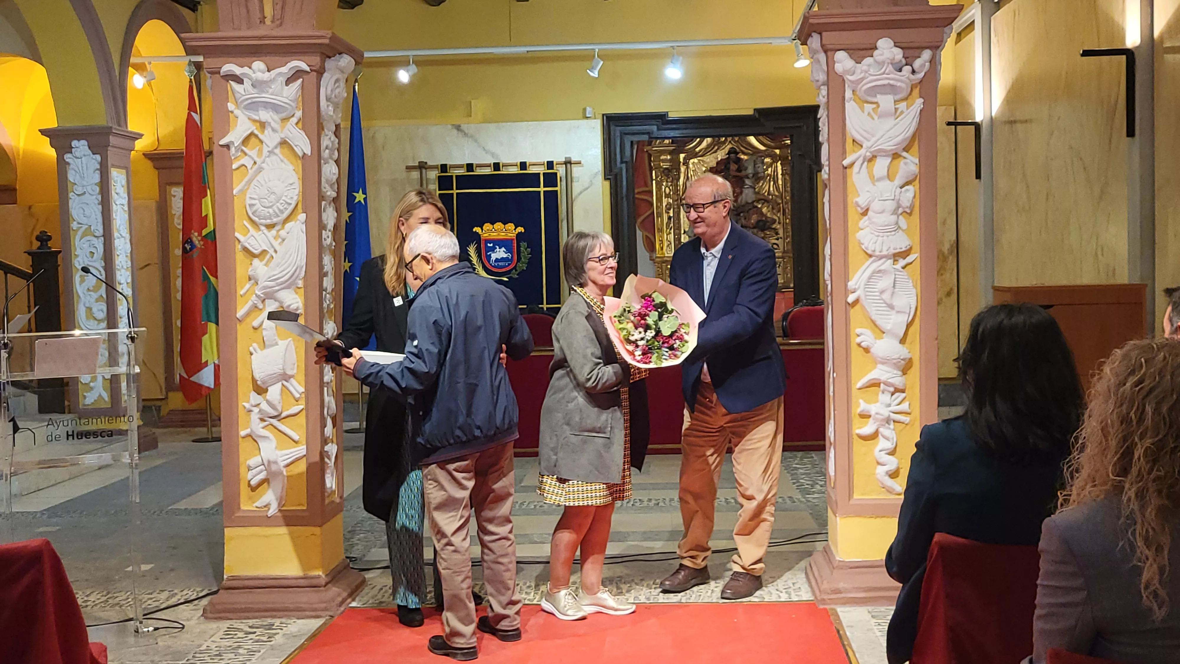 Bodas de oro de veinte matrimonios del Hogar de Personas Mayores en Huesca. Foro Mercedes Manterola