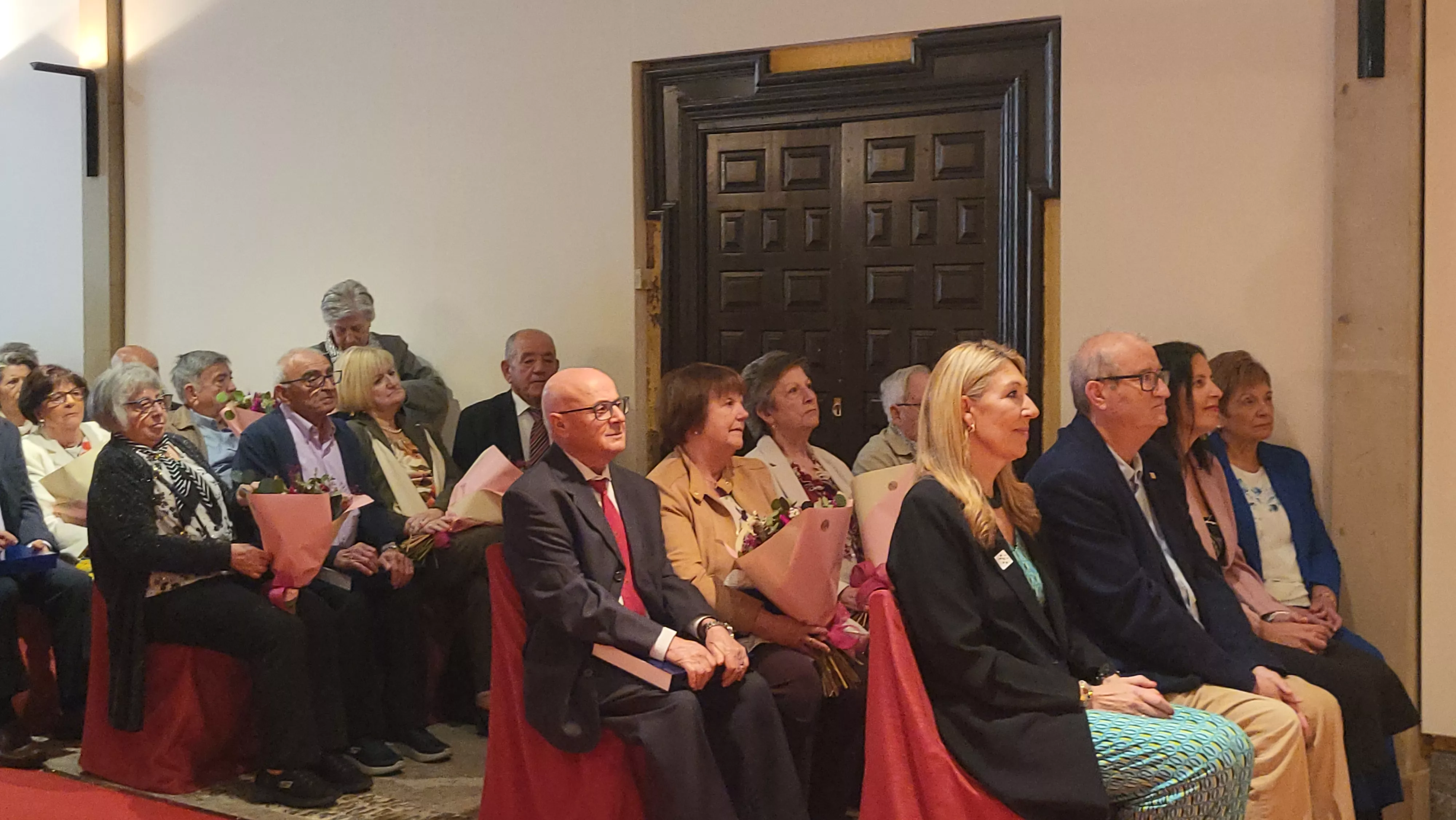 Bodas de oro de veinte matrimonios del Hogar de Personas Mayores en Huesca. Foro Mercedes Manterola
