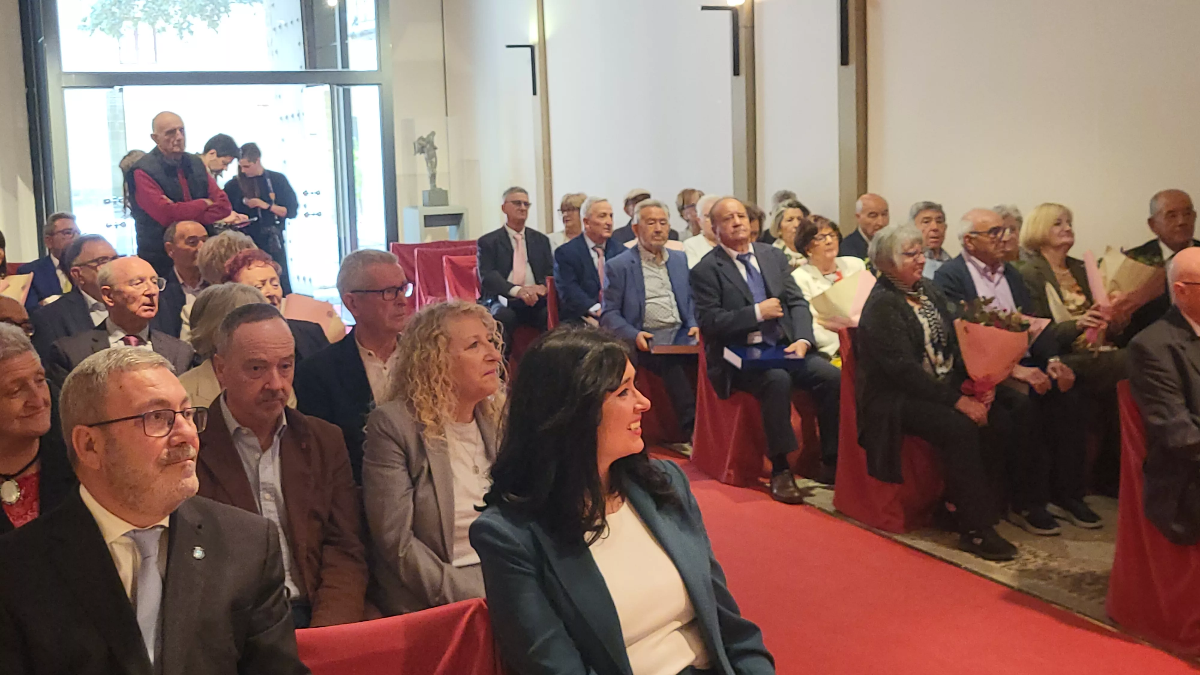 Bodas de oro de veinte matrimonios del Hogar de Personas Mayores en Huesca. Foro Mercedes Manterola
