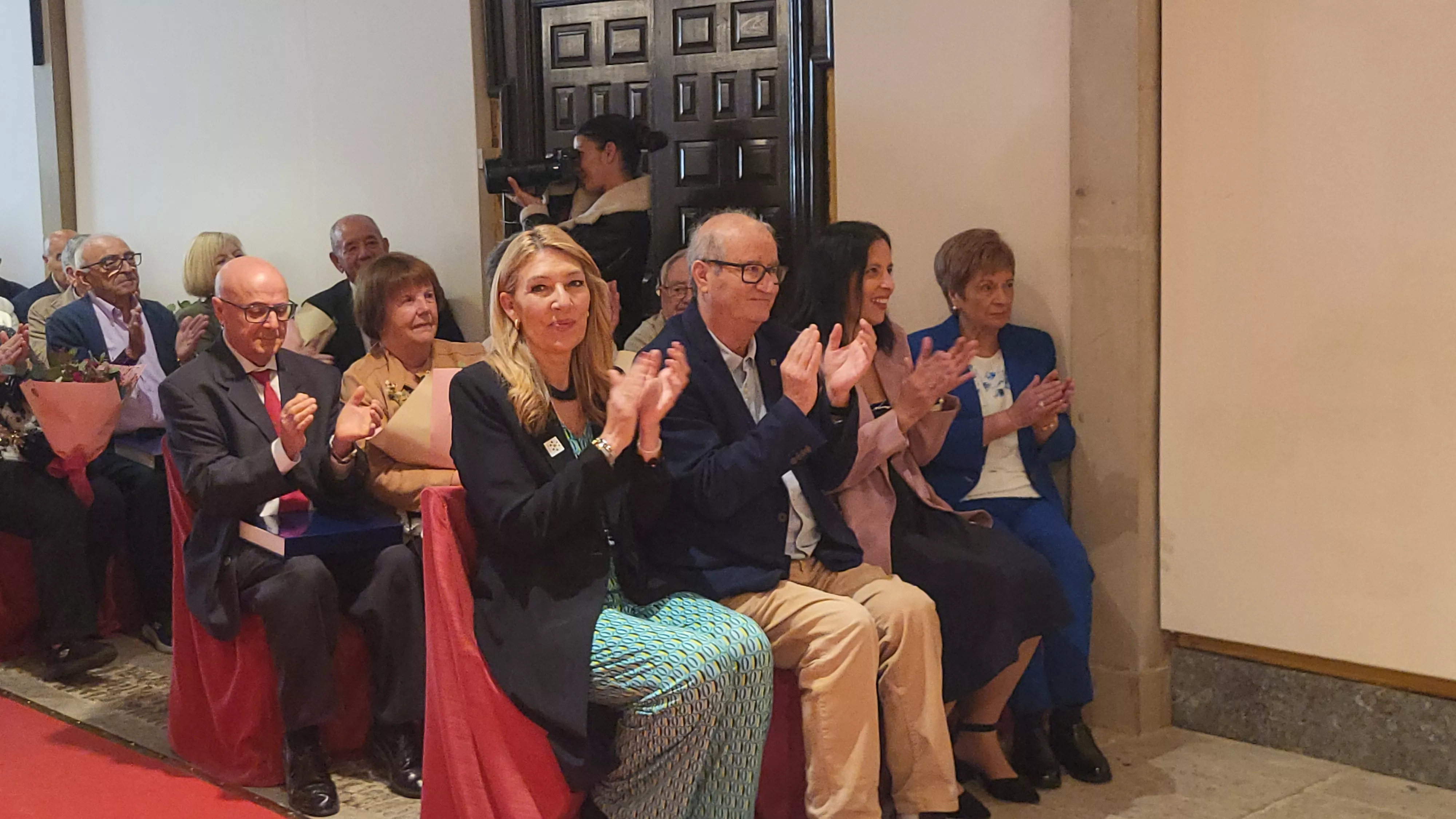 Bodas de oro de veinte matrimonios del Hogar de Personas Mayores en Huesca. Foro Mercedes Manterola