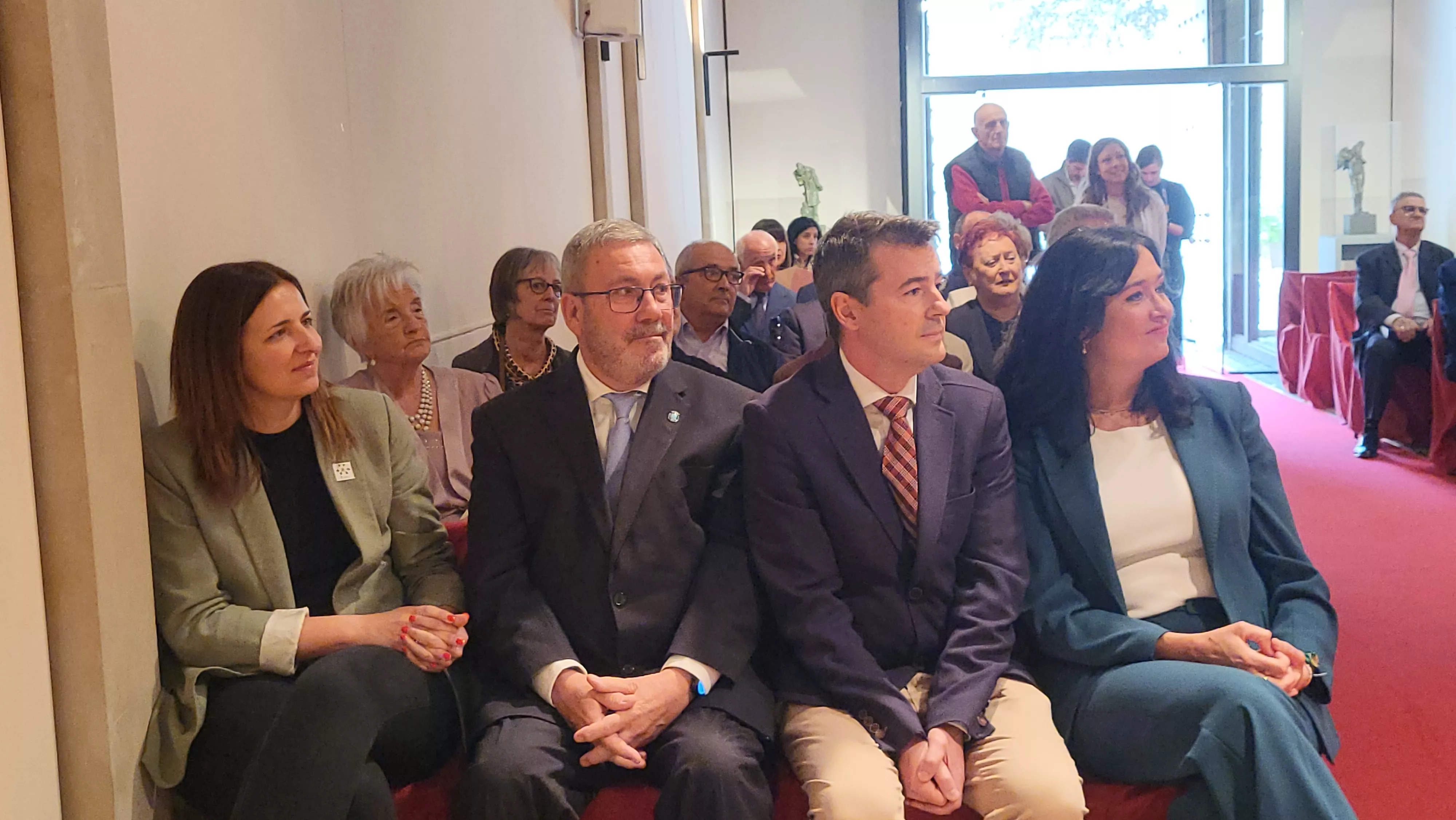 Bodas de oro de veinte matrimonios del Hogar de Personas Mayores en Huesca. Foro Mercedes Manterola
