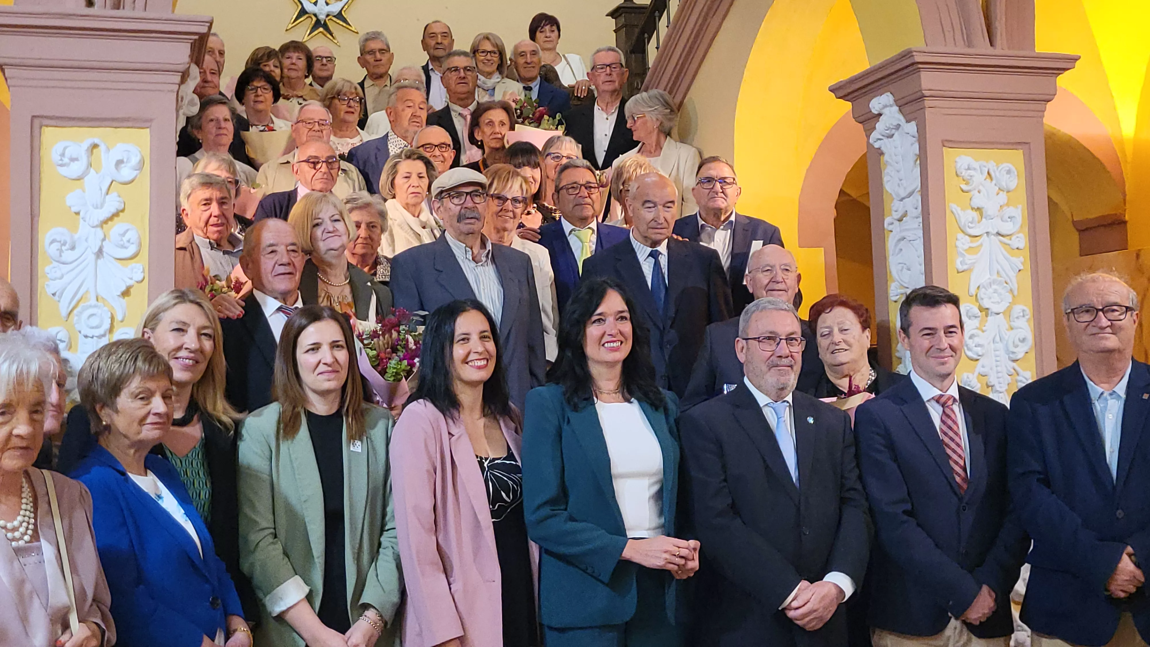Bodas de oro de veinte matrimonios del Hogar de Personas Mayores en Huesca. Foro Mercedes Manterola