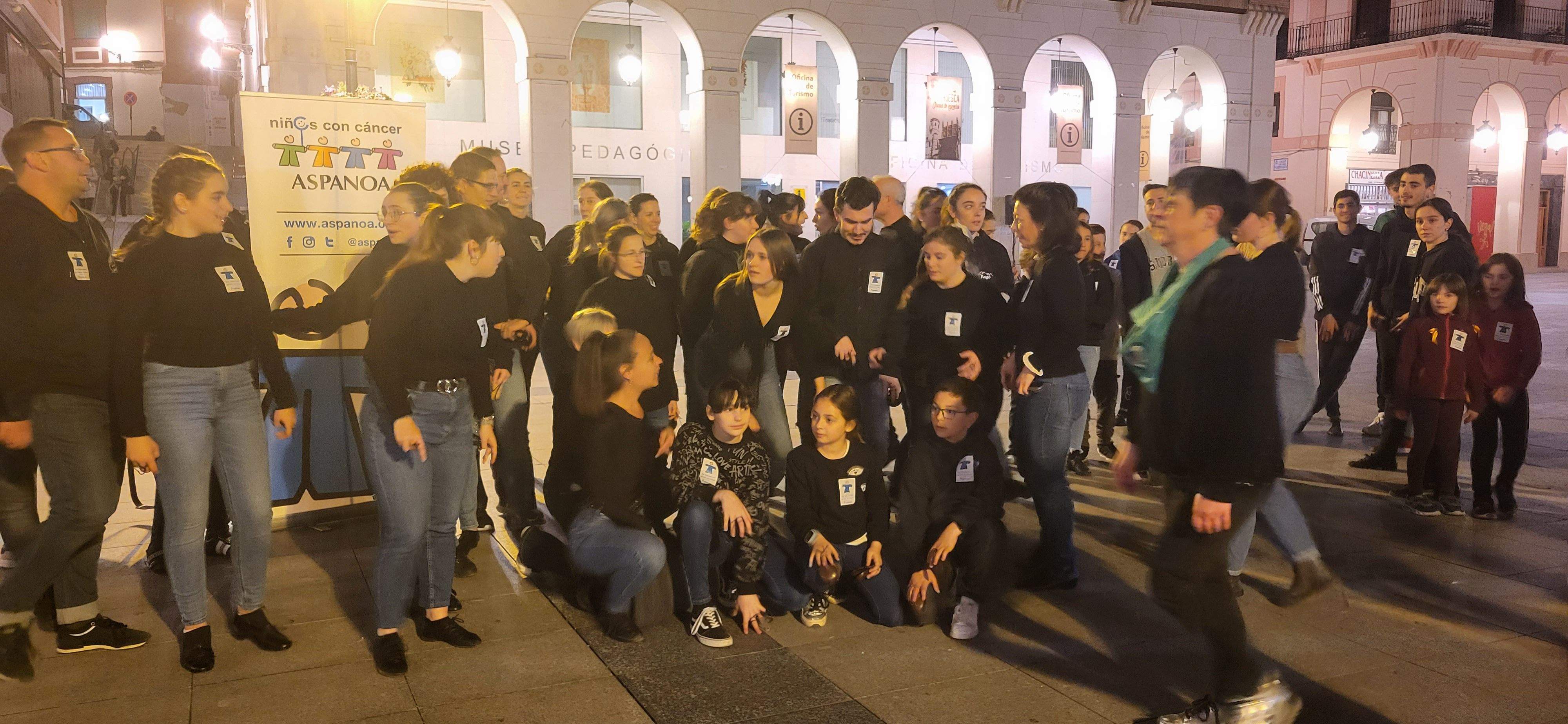 Huesca baila la jota de San Lorenzo por los niños con cáncer. Foto Myriam Martínez  