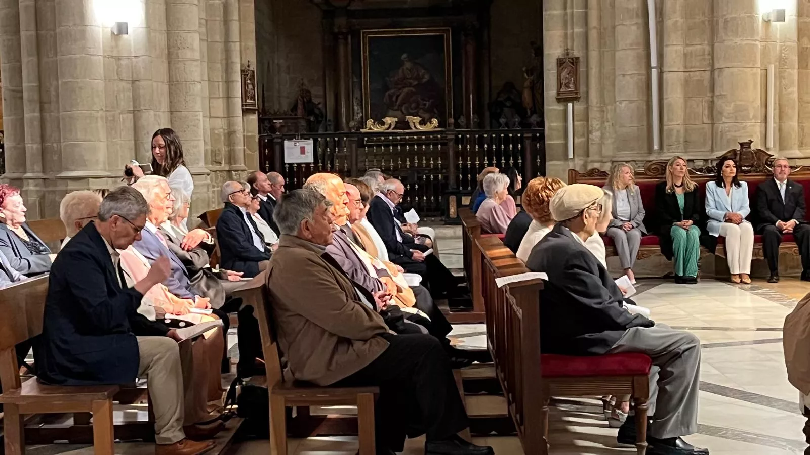 Bodas de oro de veinte matrimonios del Hogar de Personas Mayores en Huesca. Foro Mercedes Manterola