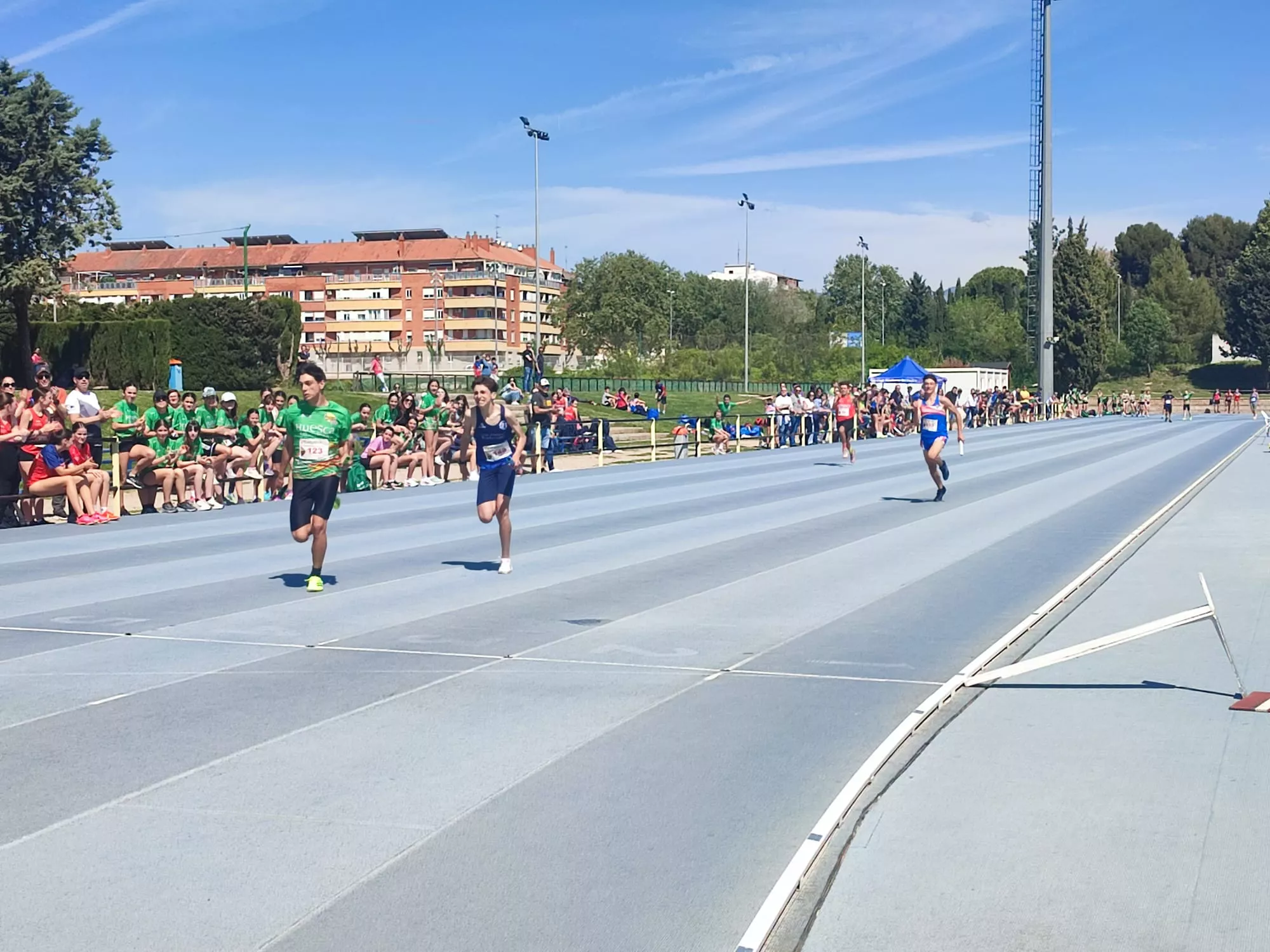 El atletismo escolar se cita en Orense, Barbastro y Monzón.