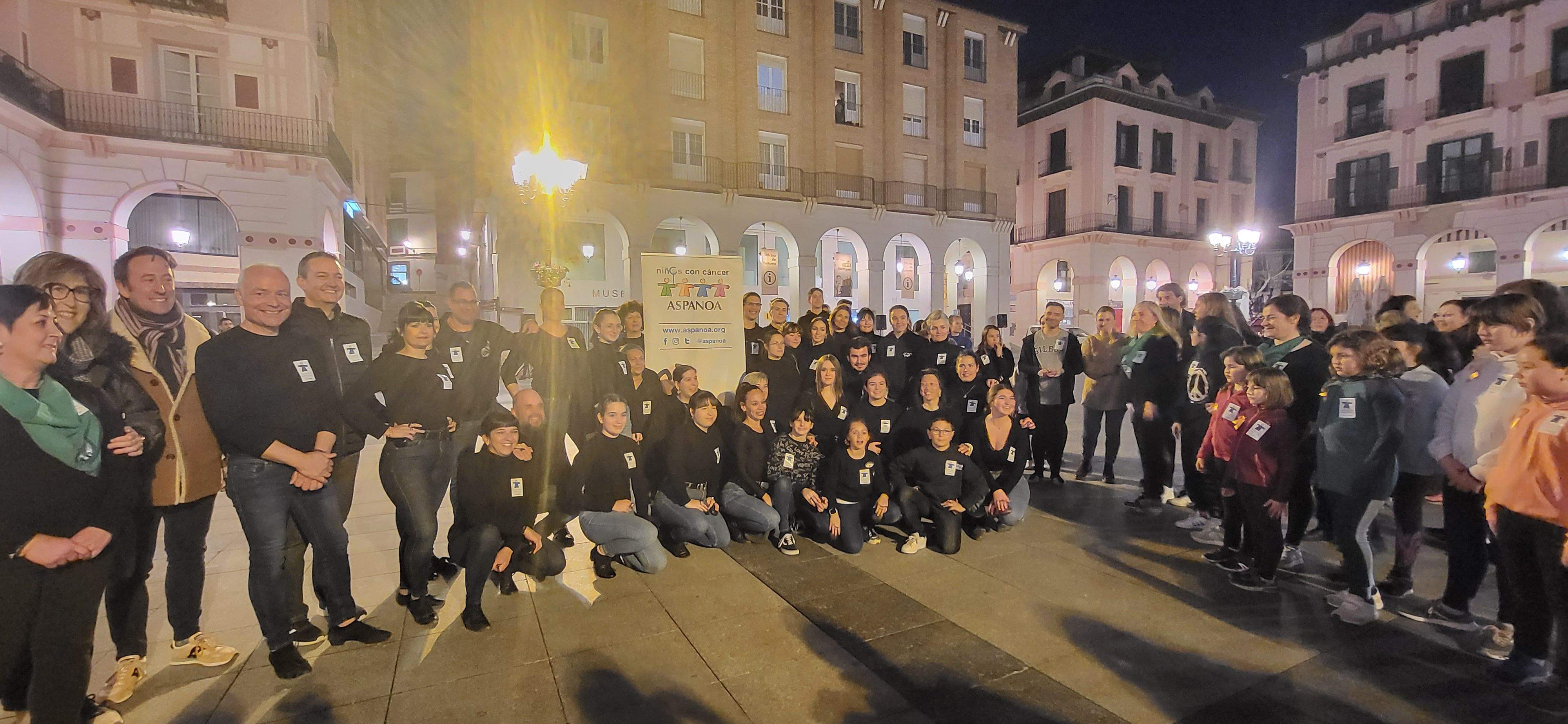 Huesca baila la jota de San Lorenzo por los niños con cáncer. Foto Myriam Martínez