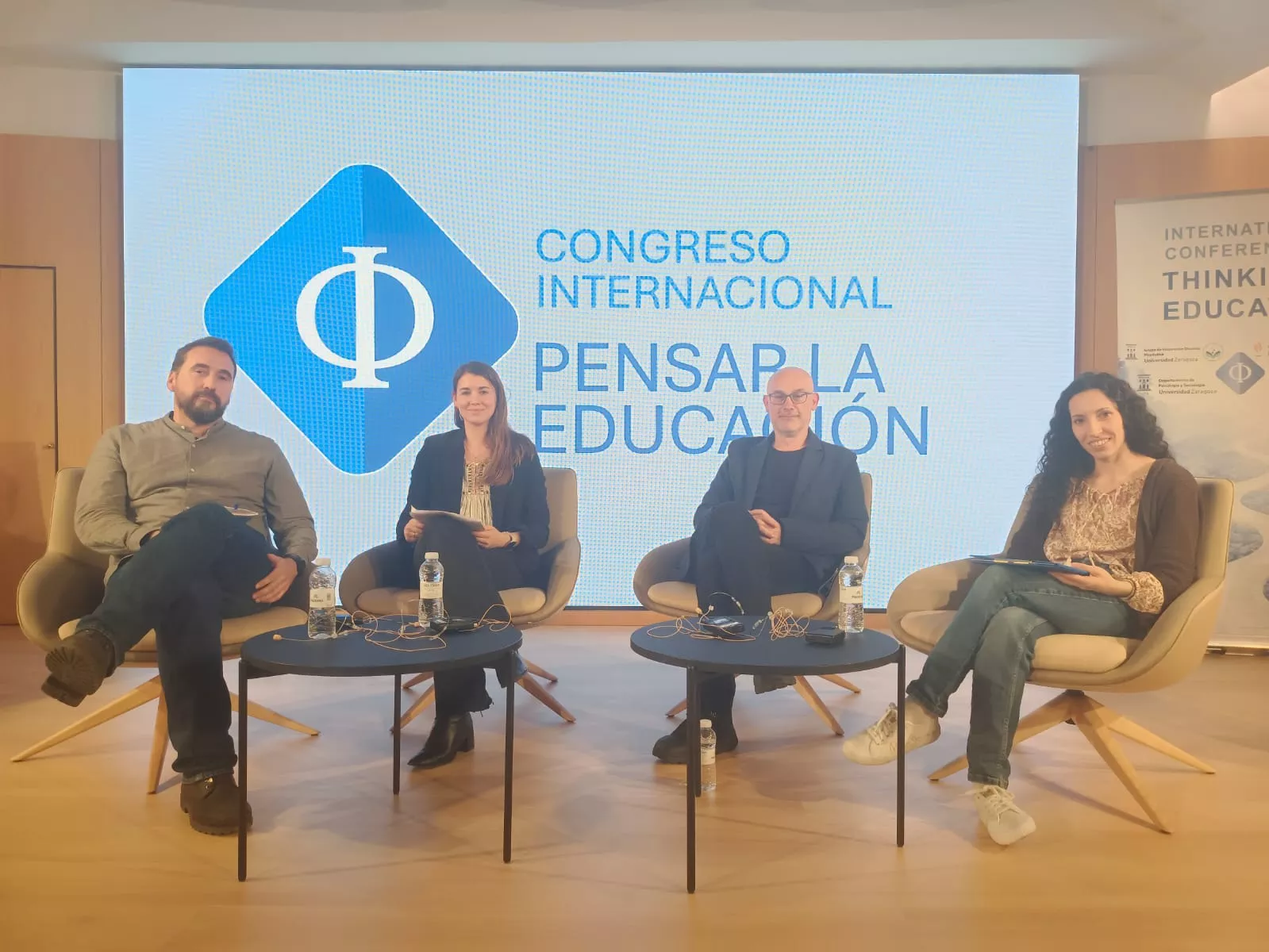 Cristina Moreno, segunda a la izquierda de la foto, con el resto de sus colegas de mesa redonda.