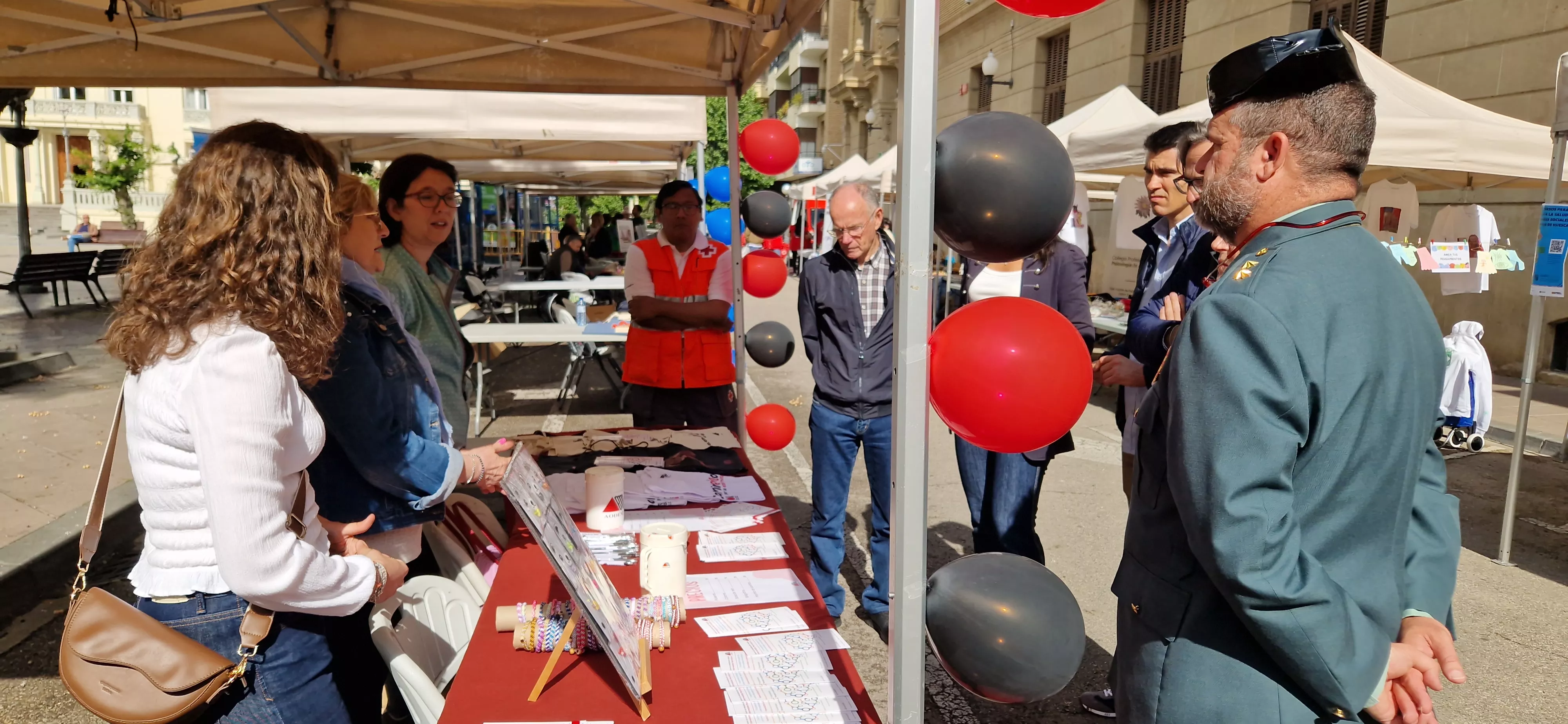  V Feria de entidades de la salud de Huesca organizada por Cruz Roja. Foto Myriam Martínez