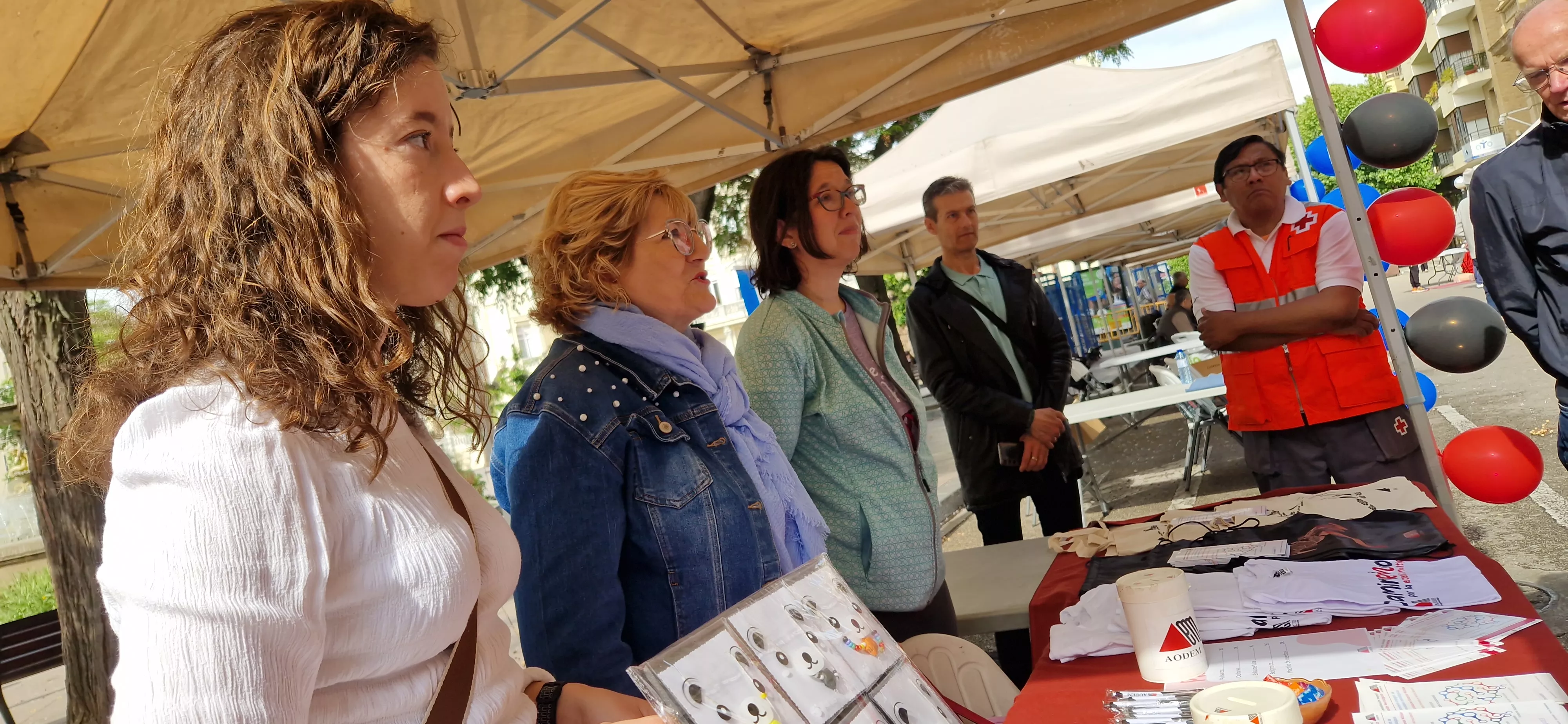  V Feria de entidades de la salud de Huesca organizada por Cruz Roja. Foto Myriam Martínez