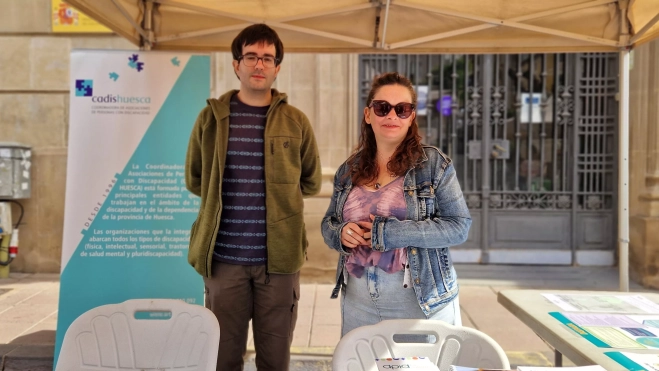 Cadis Huesca en la V Feria de entidades de la salud de Huesca organizada por Cruz Roja. Foto Myriam Martínez