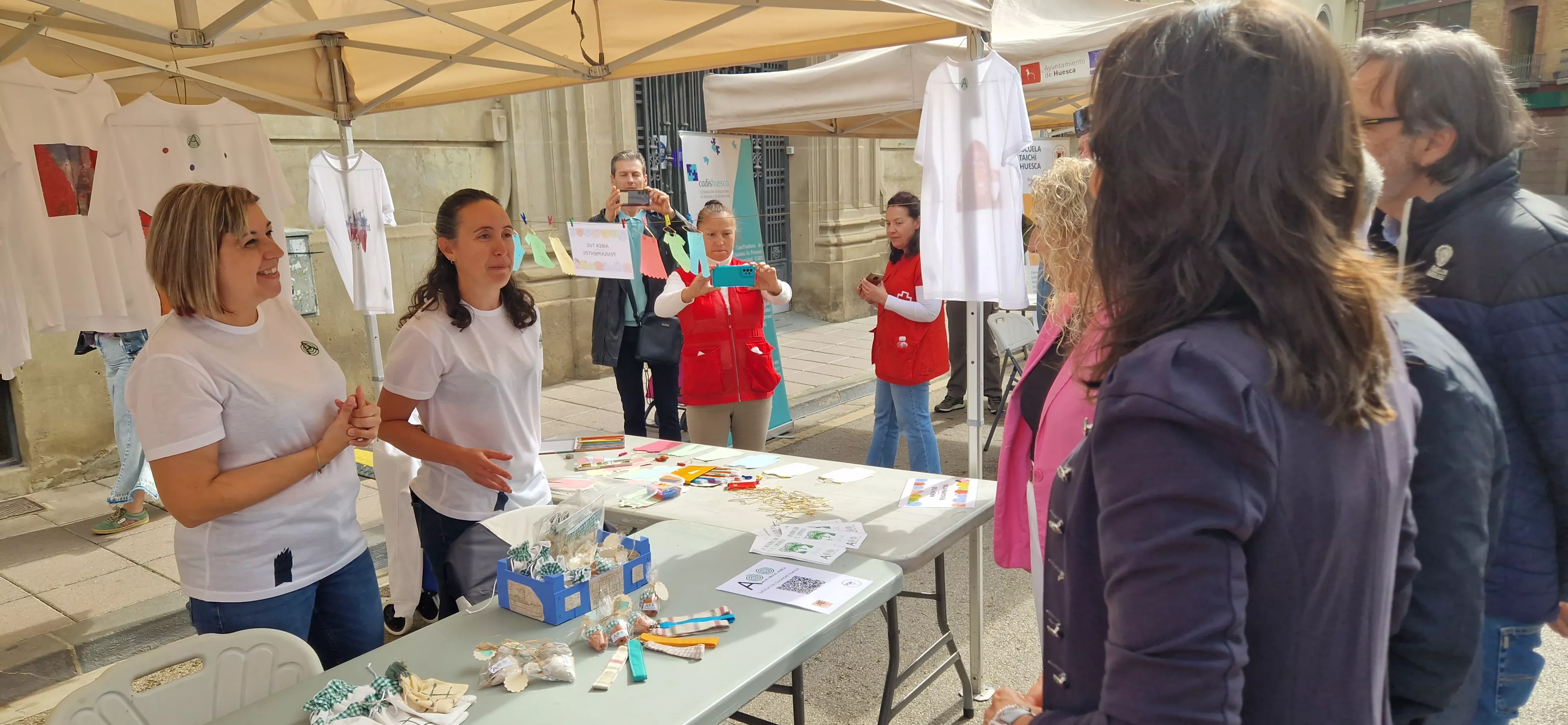  V Feria de entidades de la salud de Huesca organizada por Cruz Roja. Foto Myriam Martínez