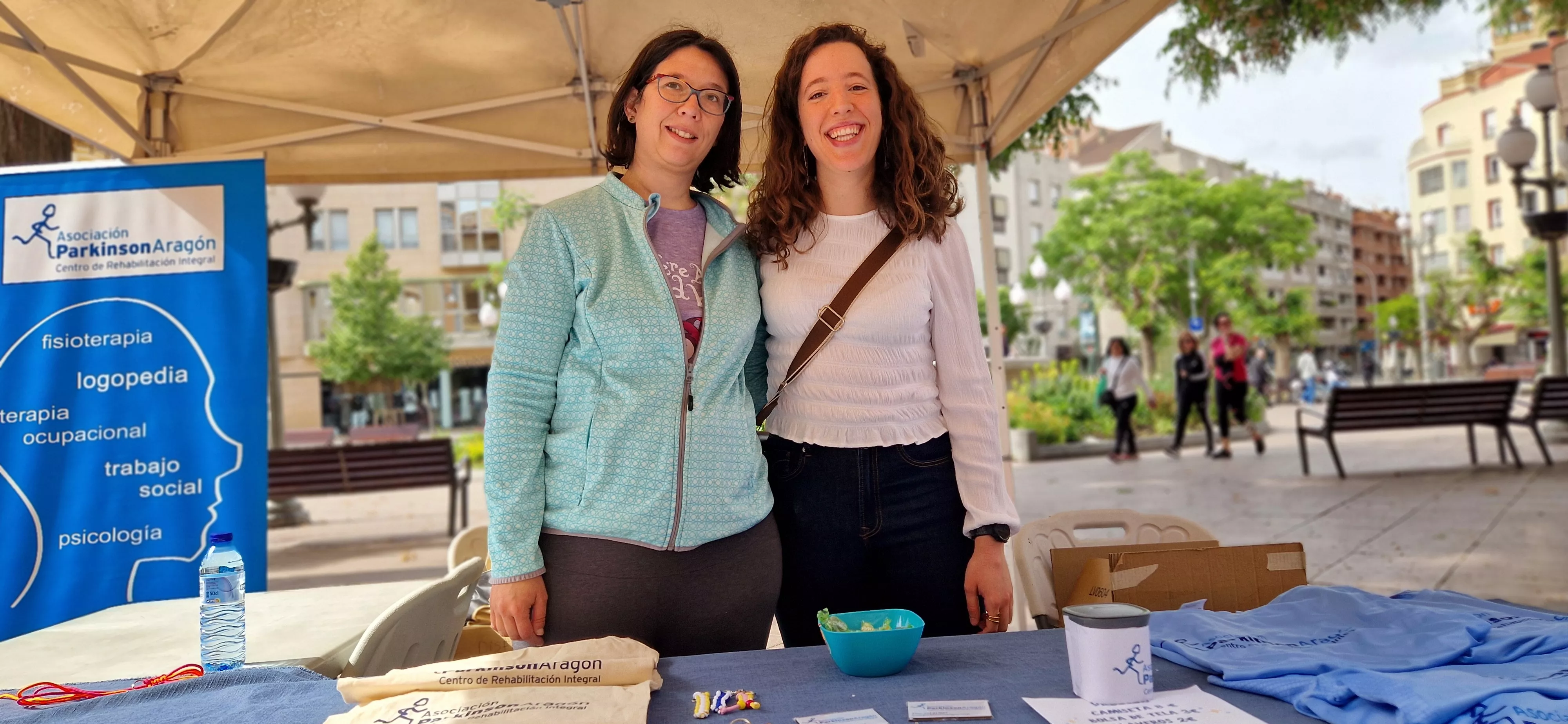 Párkinson Aragón en la V Feria de entidades de la salud de Huesca organizada por Cruz Roja. Foto Myriam Martínez