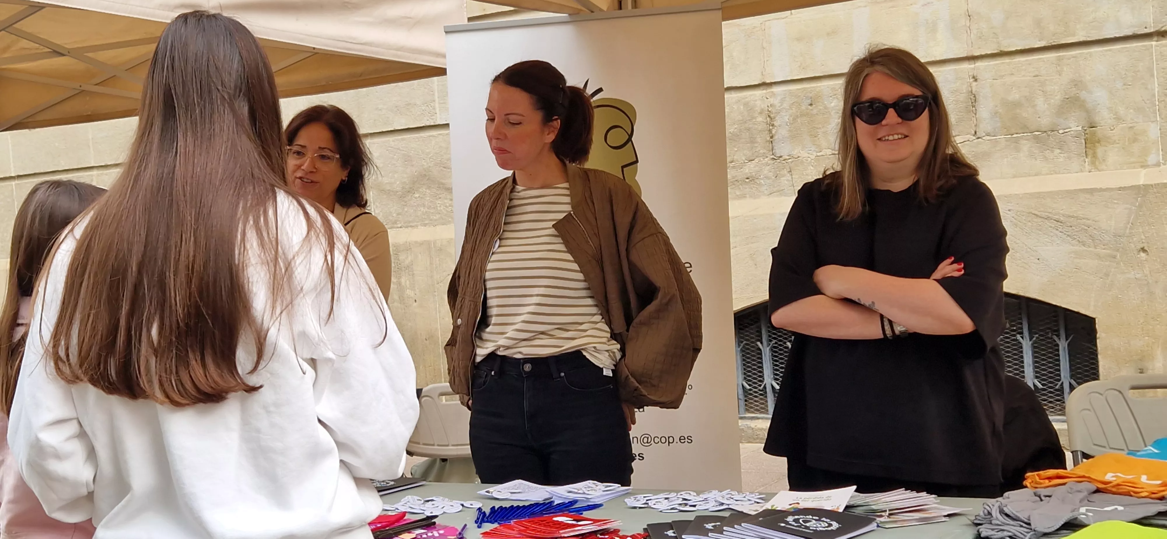 Colegio Oficial de Piscología de Aragón en la V Feria de entidades de la salud de Huesca organizada por Cruz Roja. Foto Myriam Martínez