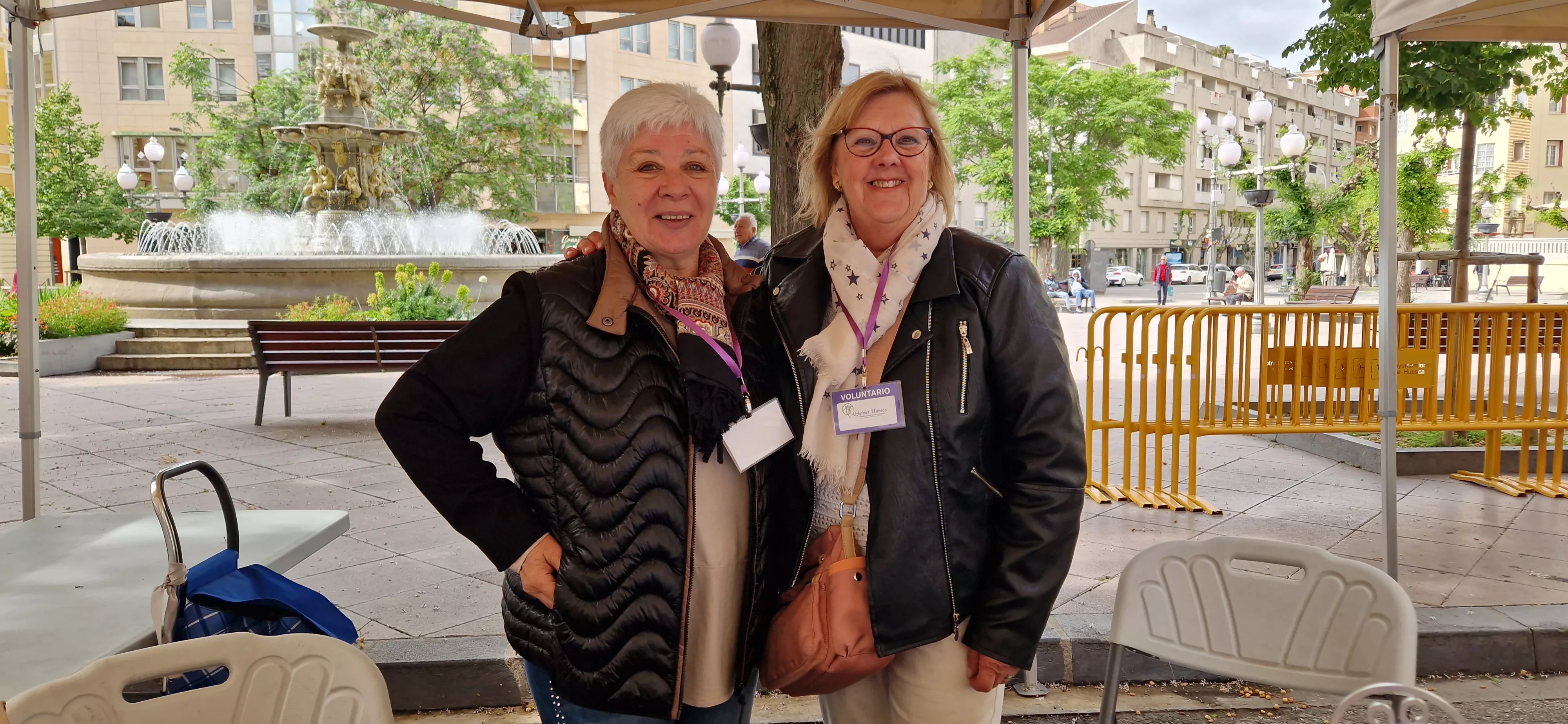  Voluntarias de Alzhéimer Huesca en laV Feria de entidades de la salud de Huesca organizada por Cruz Roja. Foto Myriam Martínez