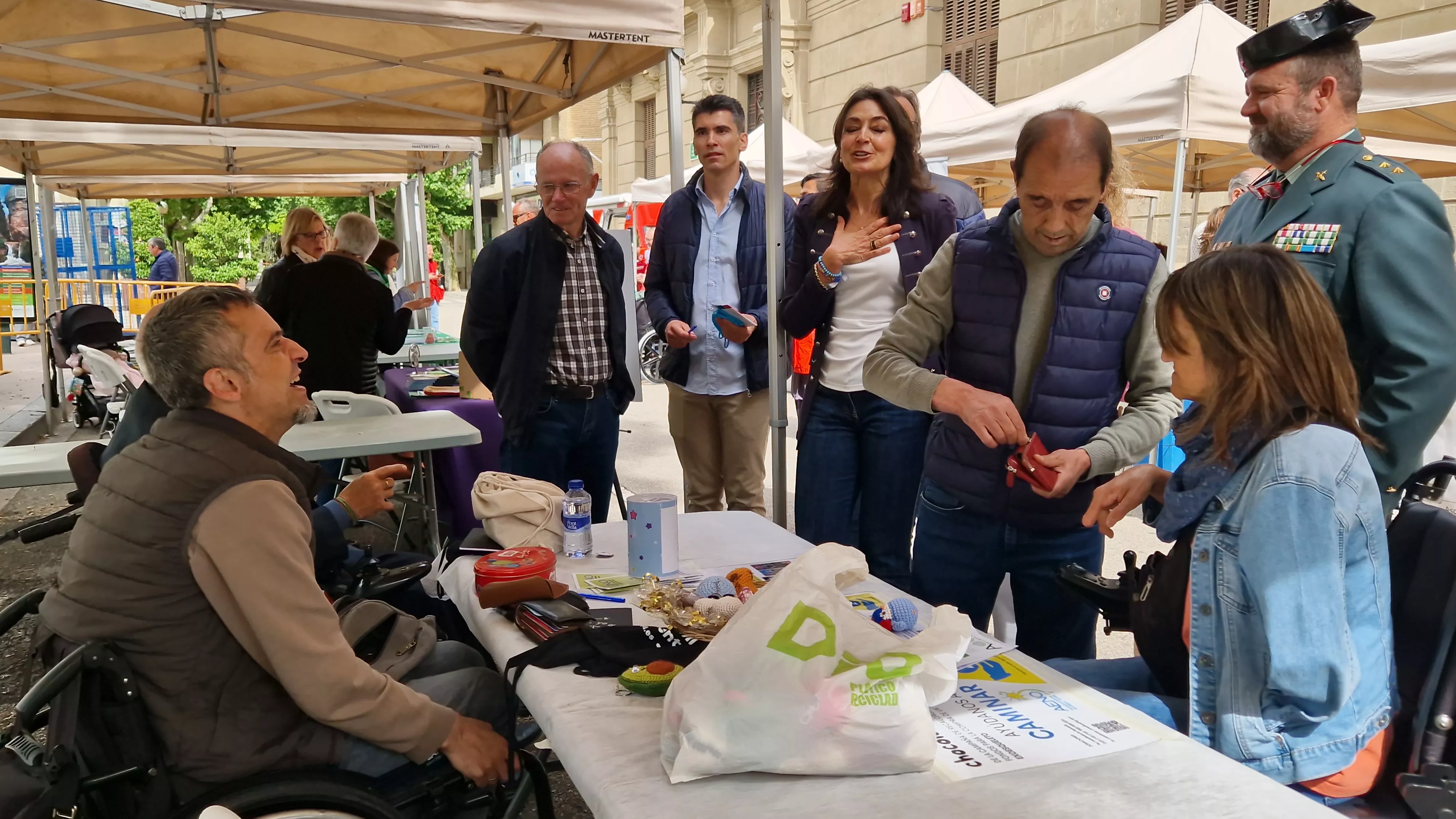  V Feria de entidades de la salud de Huesca organizada por Cruz Roja. Foto Myriam Martínez