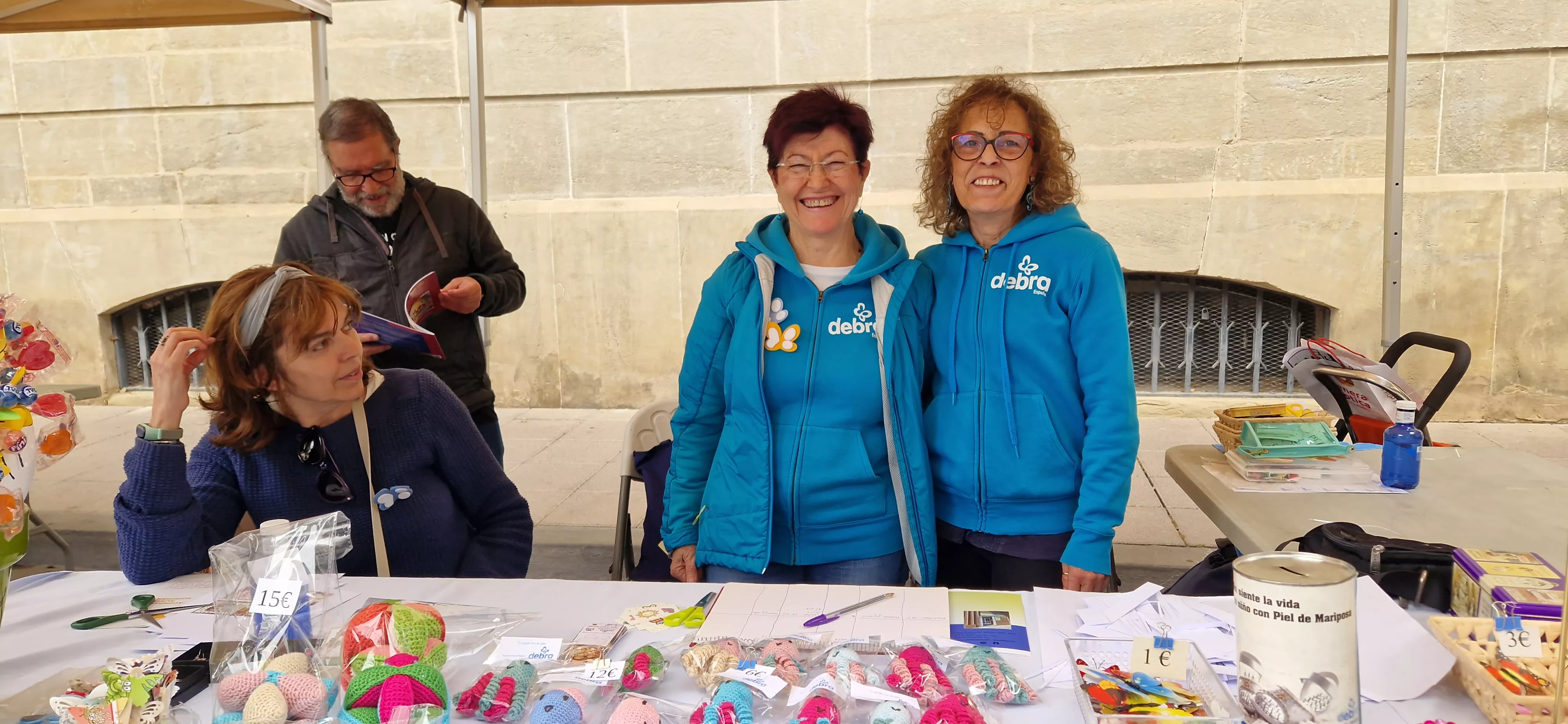 Debra, Piel de Mariposa. V Feria de entidades de la salud de Huesca organizada por Cruz Roja. Foto Myriam Martínez