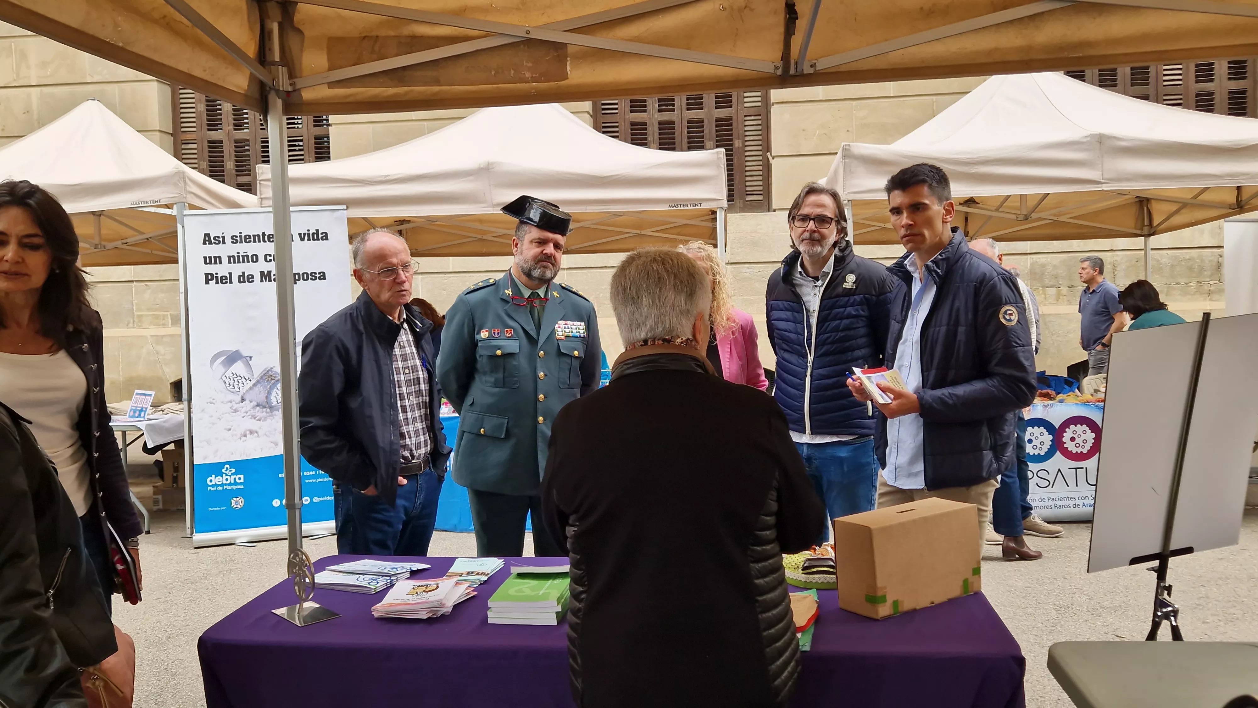  V Feria de entidades de la salud de Huesca organizada por Cruz Roja. Foto Myriam Martínez