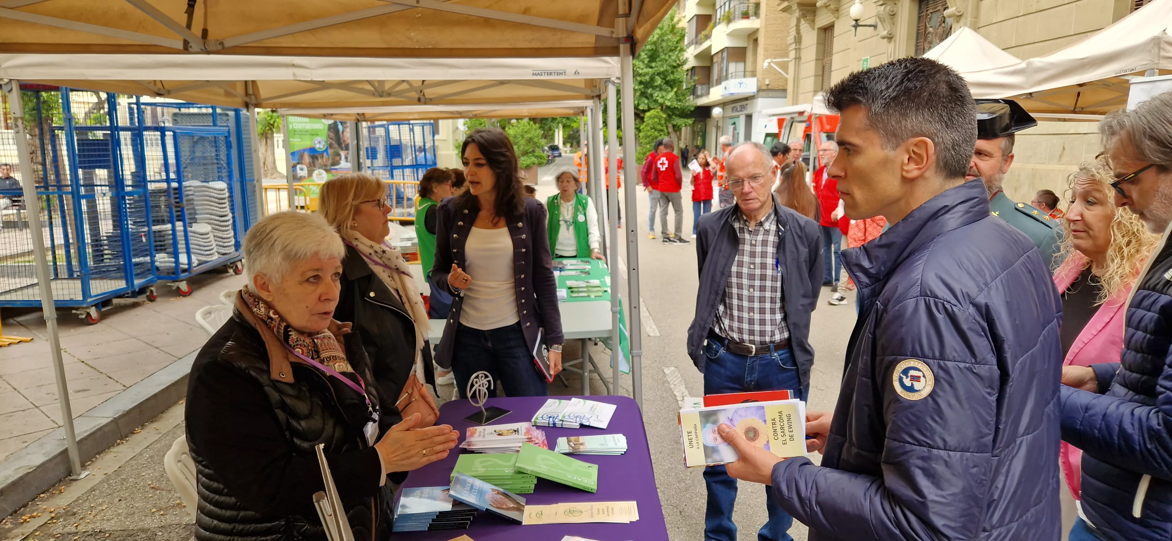  V Feria de entidades de la salud de Huesca organizada por Cruz Roja. Foto Myriam Martínez