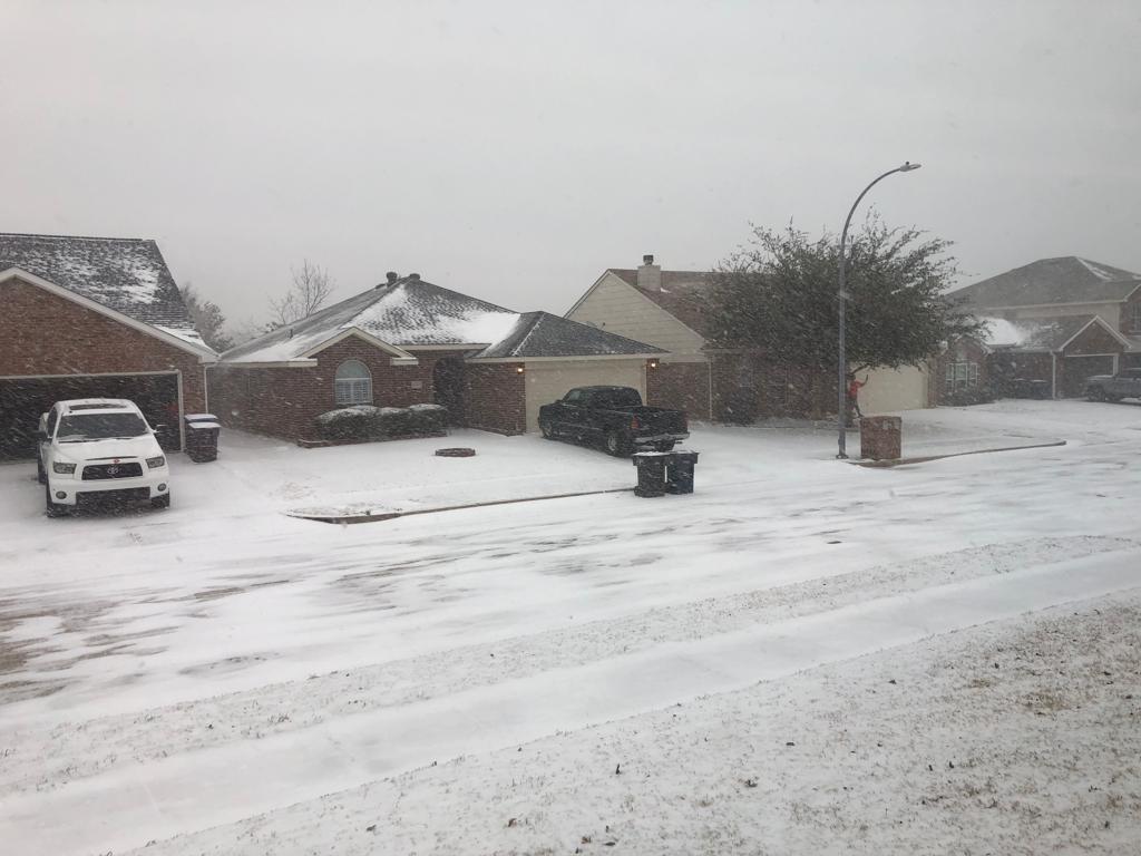 Al menos dos veces al año, la nieve y el frío paralizan la vida en Texas.