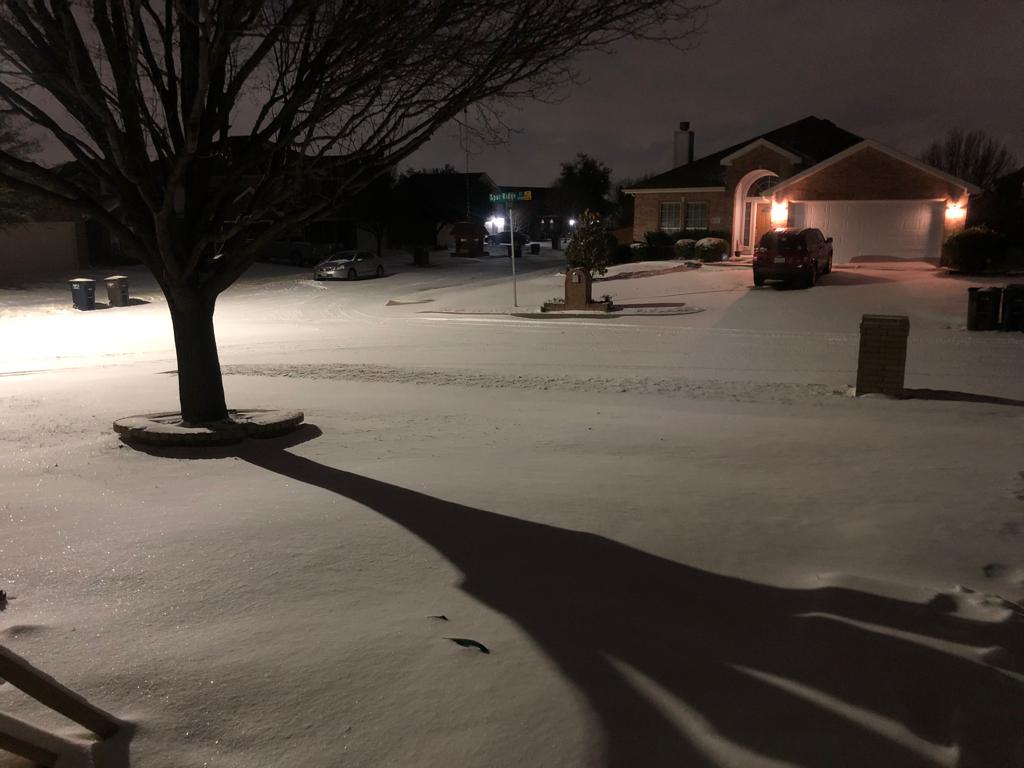 Al menos dos veces al año, la nieve y el frío paralizan la vida en Texas.