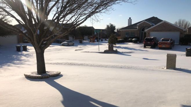 Al menos dos veces al año, la nieve y el frío paralizan la vida en Texas. Al menos dos veces al año, la nieve y el frío paralizan la vida en Texas.