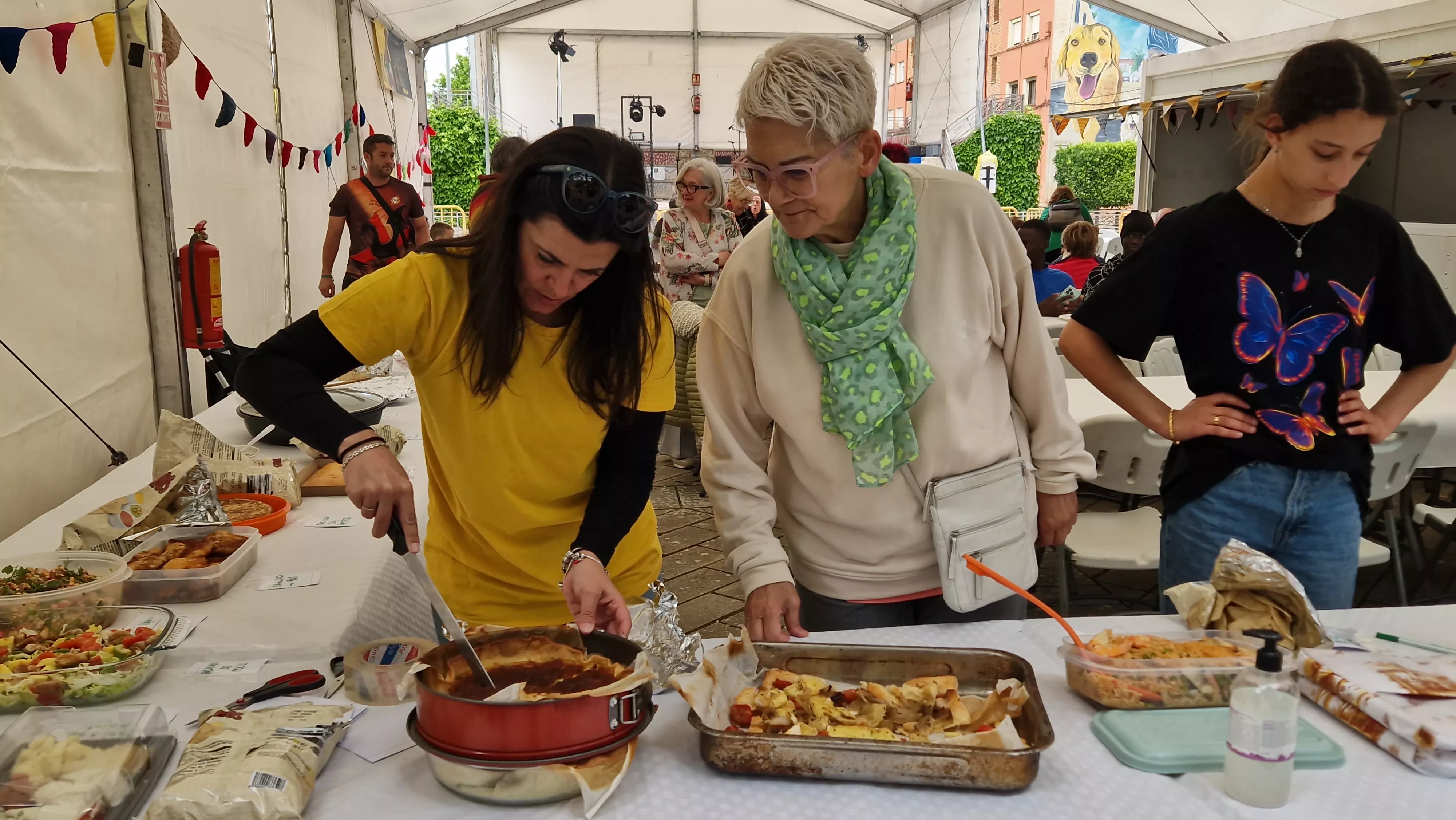 Comida popular de Barriofest 2026. Foto Myriam Martínez