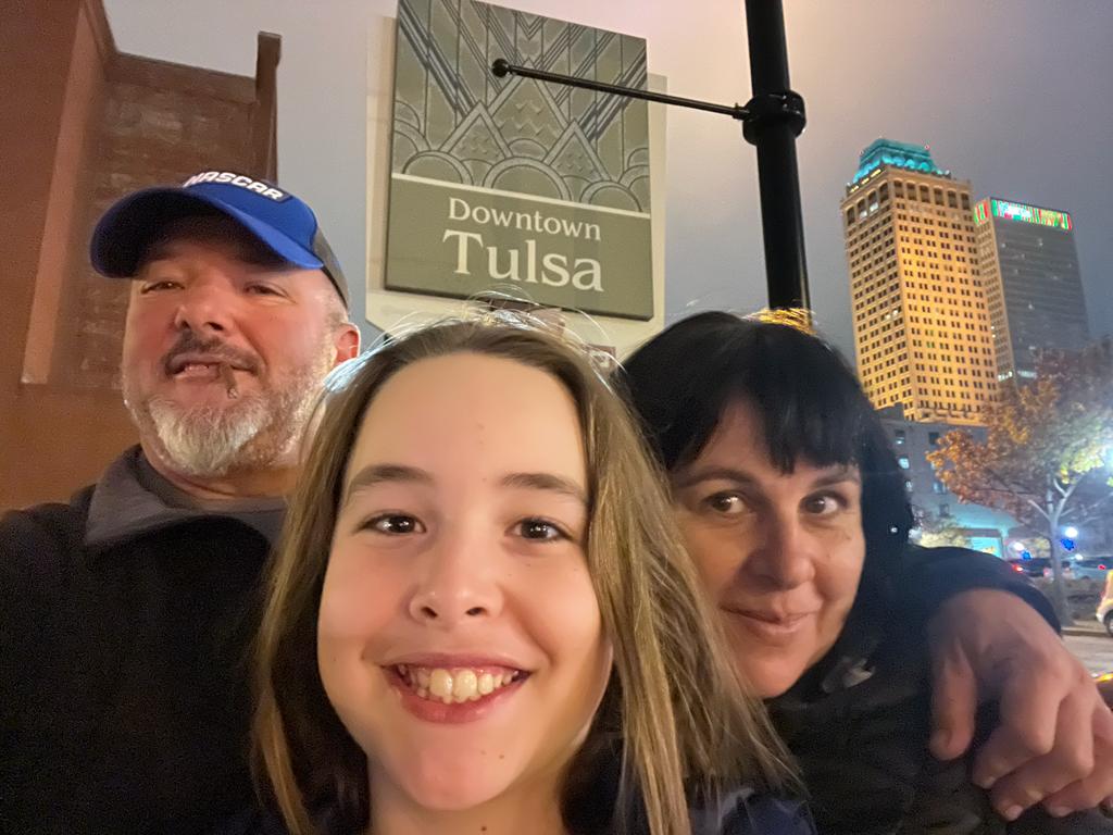 Jota, Francho y Mary, a buen resguardo en casa.