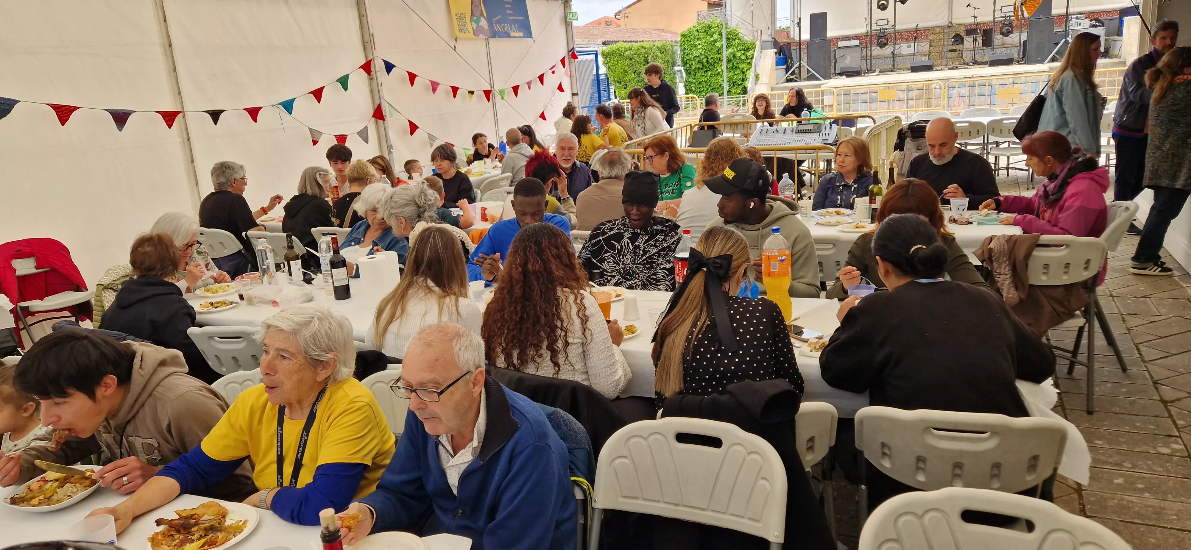 Comida popular de Barriofest 2026. Foto Myriam Martínez