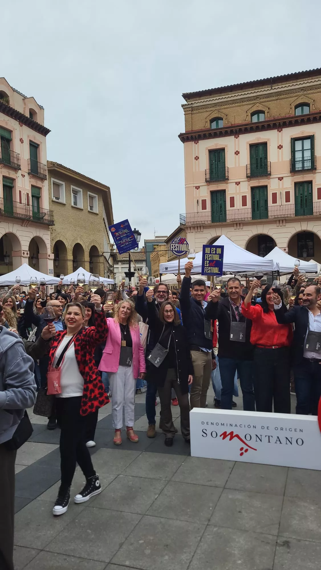 Primera Ruta del Vino Somontano del año en la Plaza López Allué de Huesca