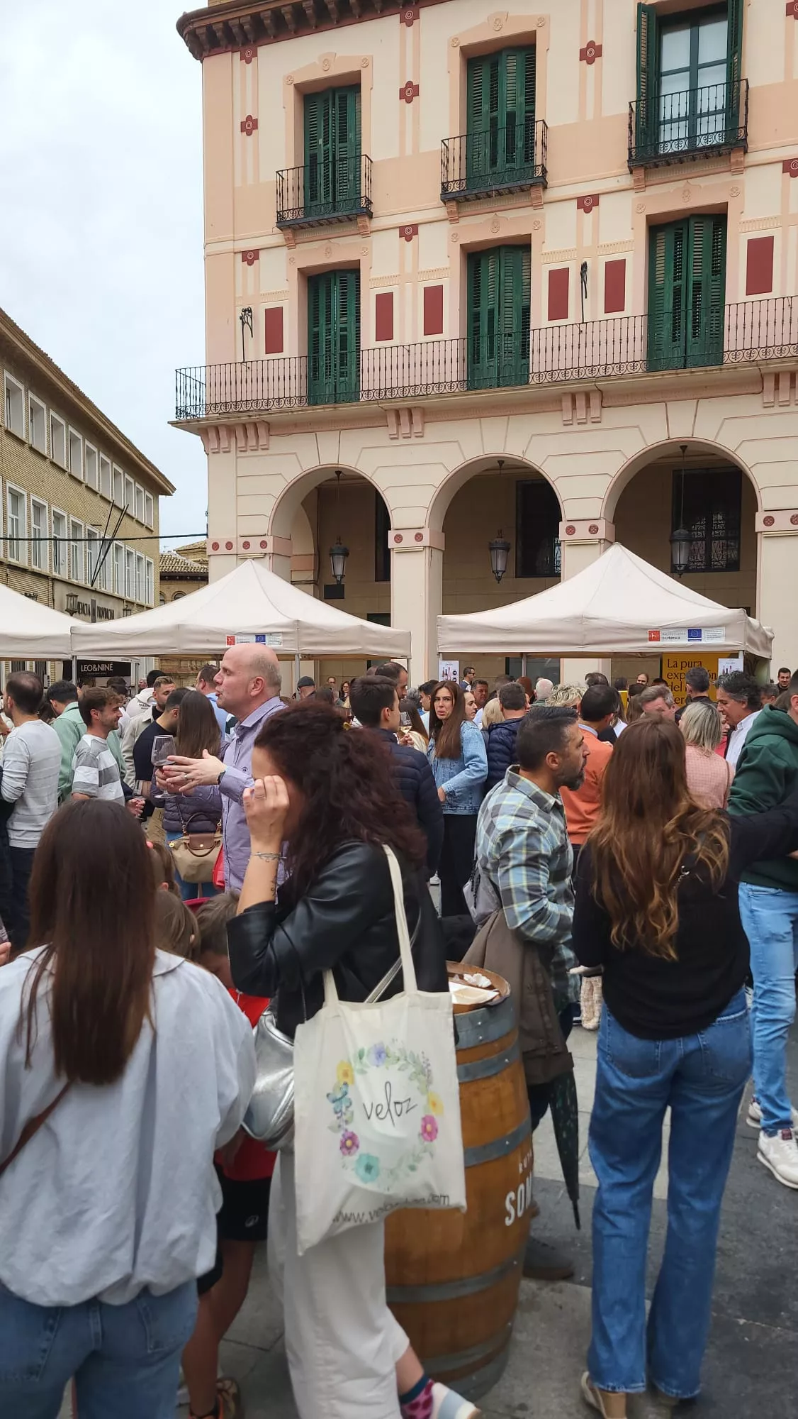 Primera Ruta del Vino Somontano del año en la Plaza López Allué de Huesca