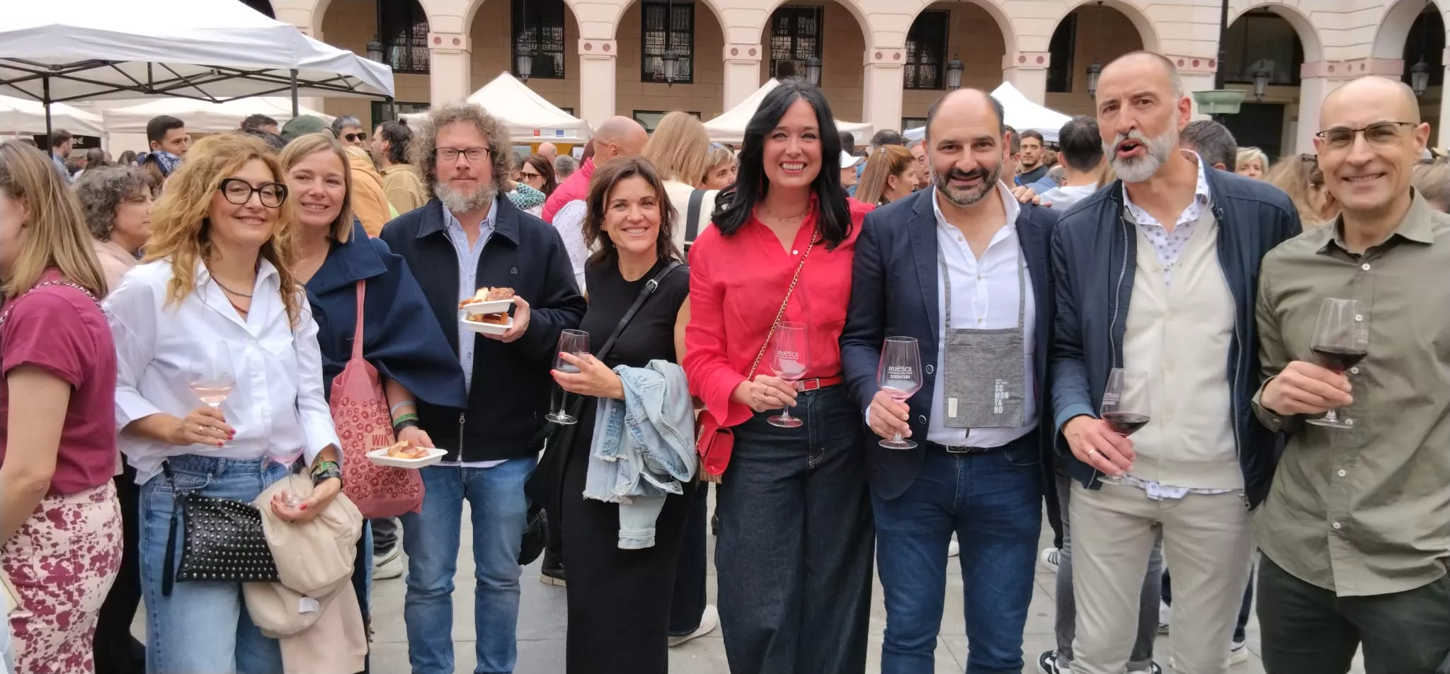 Primera Ruta del Vino Somontano del año en la Plaza López Allué de Huesca