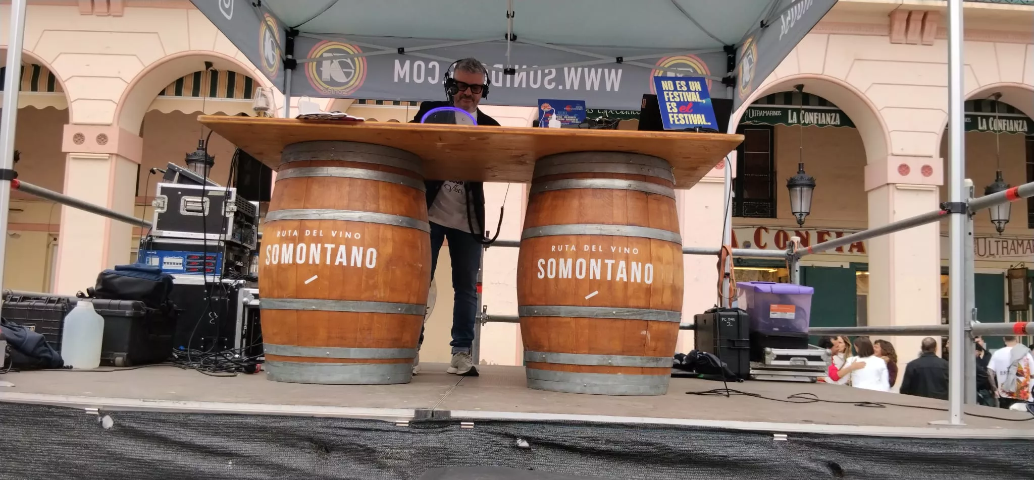 Primera Ruta del Vino Somontano del año en la Plaza López Allué de Huesca
