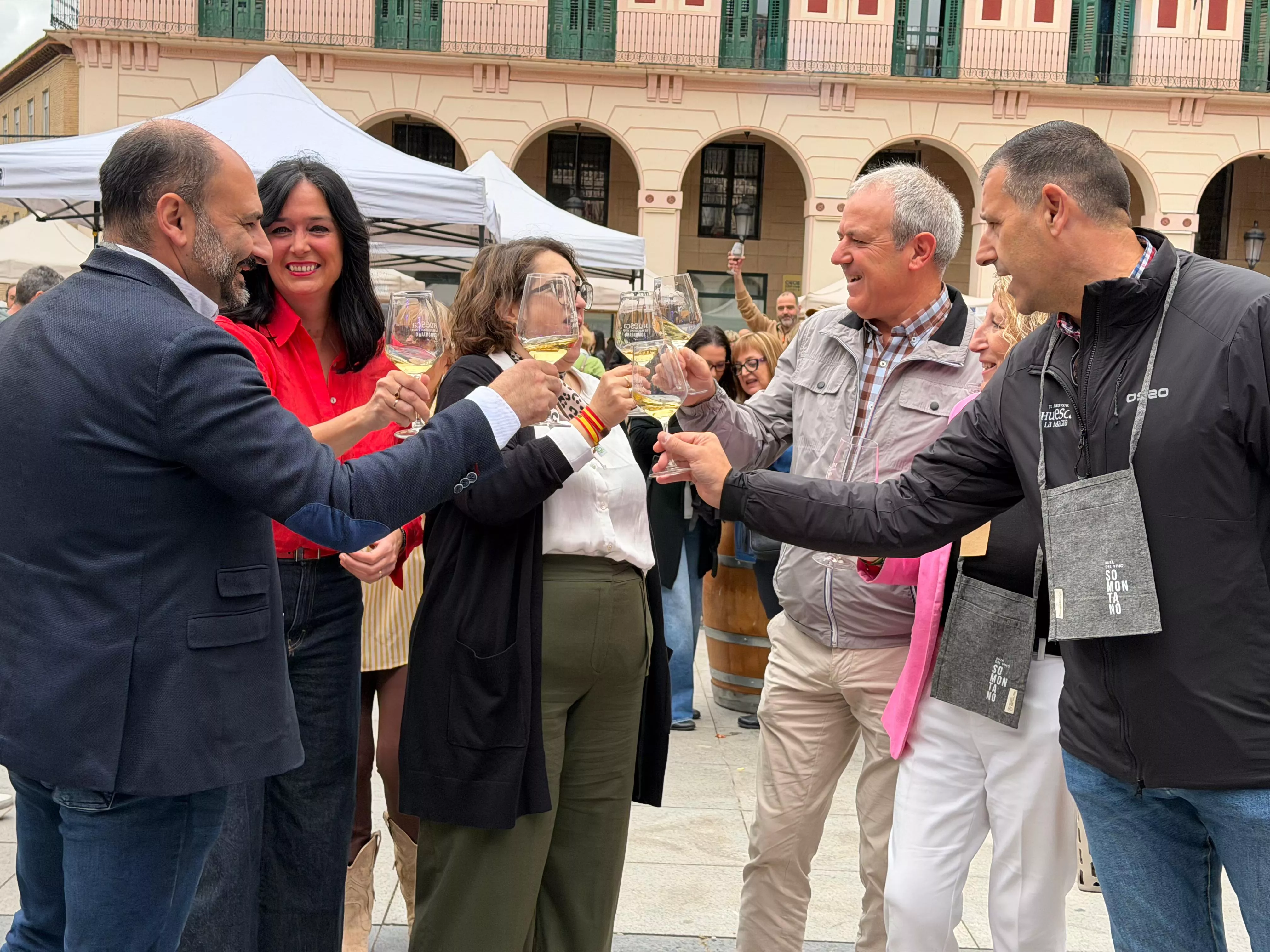 Primera Ruta del Vino Somontano del año en la Plaza López Allué de Huesca