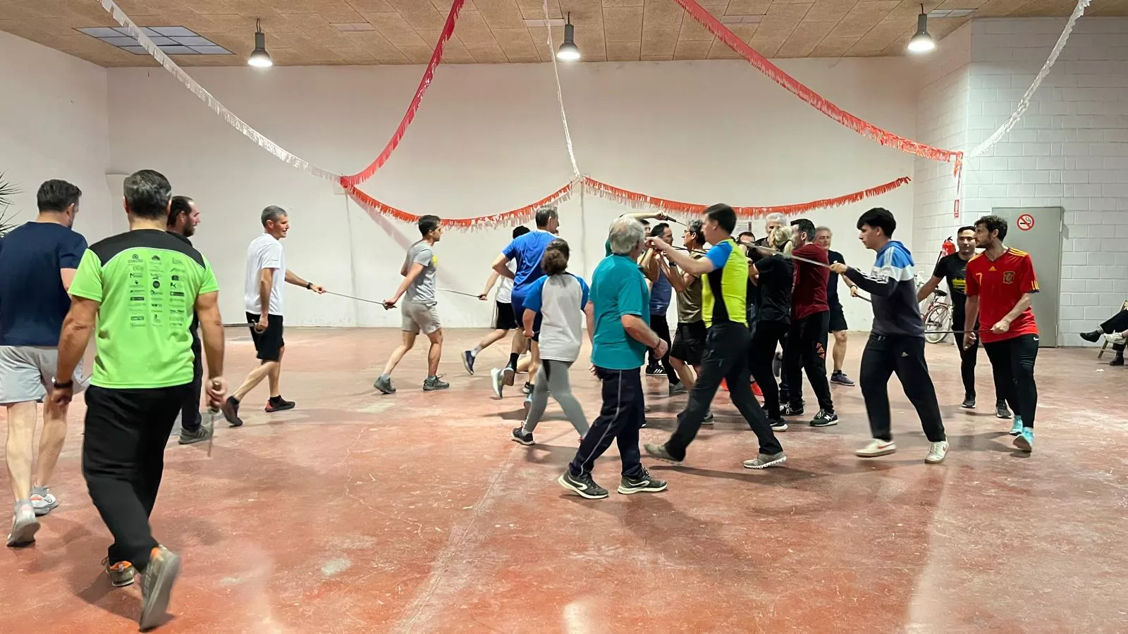 Primer ensayo, el de mayo. Foto Agrupación de Danzantes de Huesca