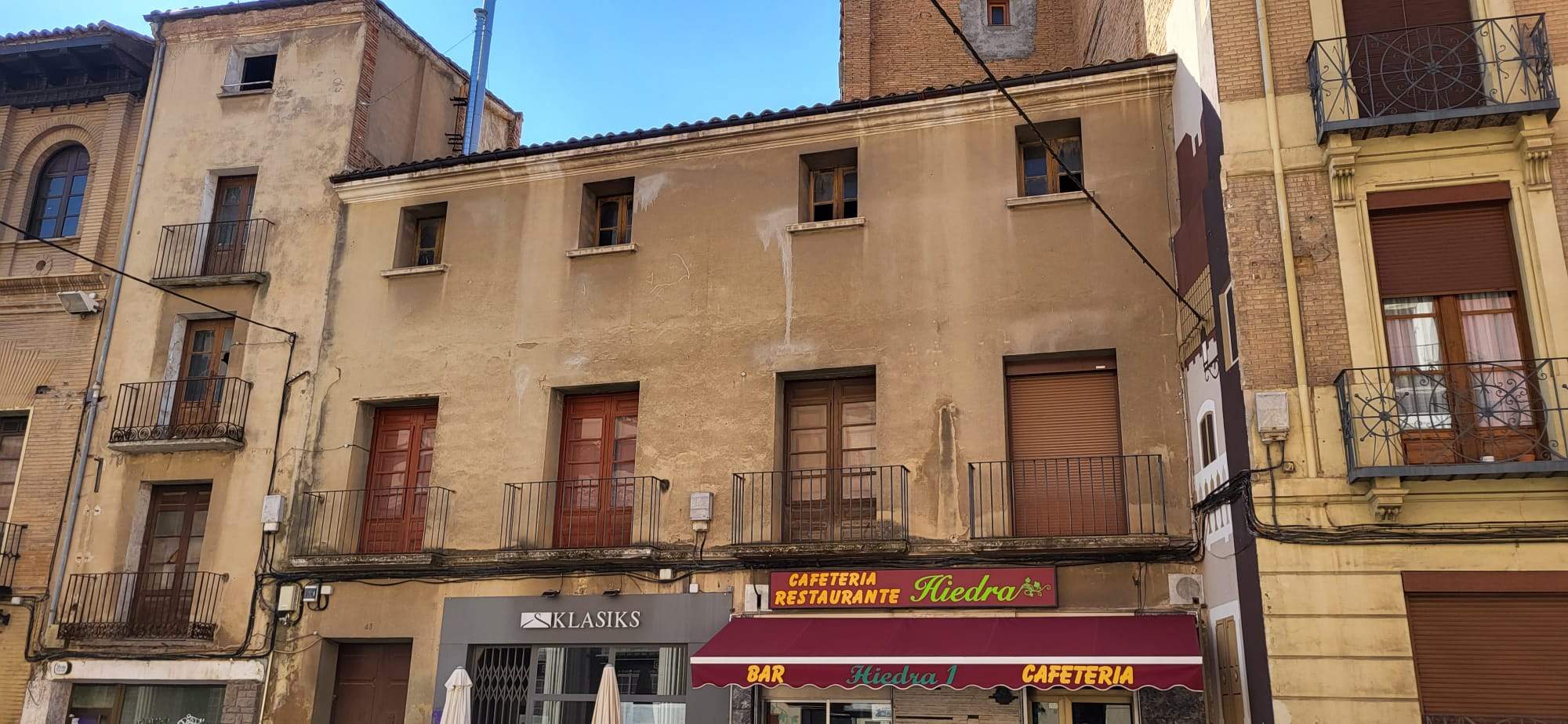 Edificio que se va a derribar en el Coso Alto dar paso a la nueva construcción.