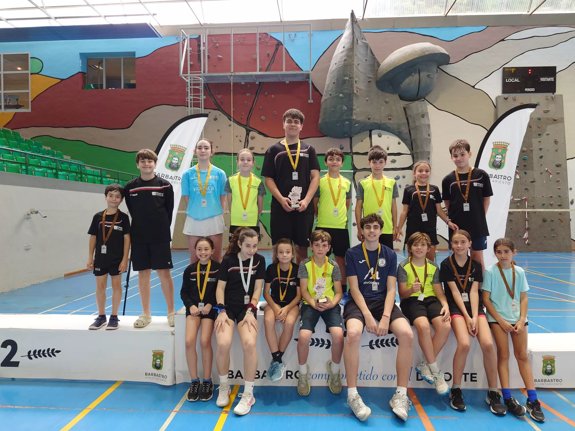 Los equipos del Badminton Huesca La Magia.