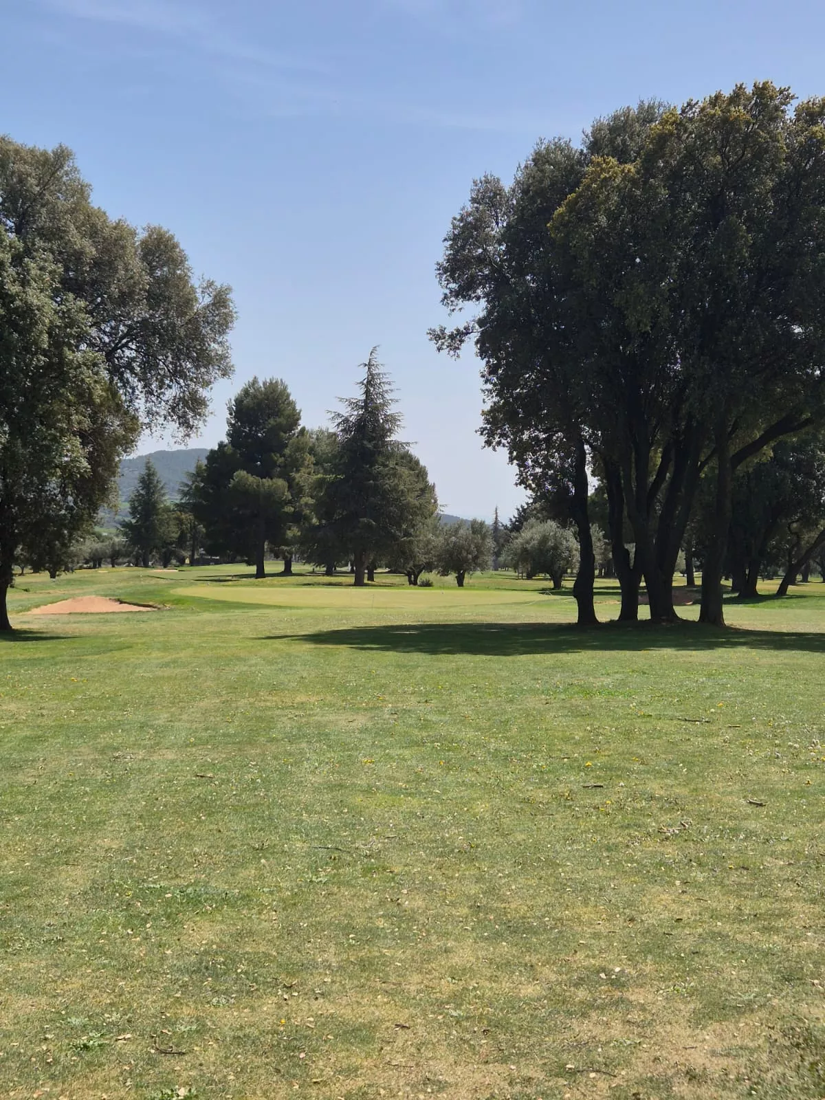 Golf de Guara. El césped corre riesgo por la falta de mantenimiento