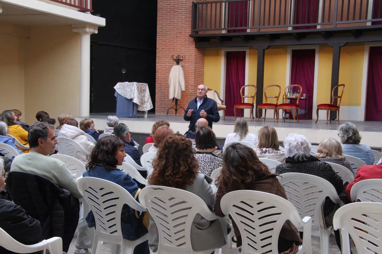 Actuación de "Voces de Papel" en el Corral de Comedias de Robres. Foto Carlos Neofato