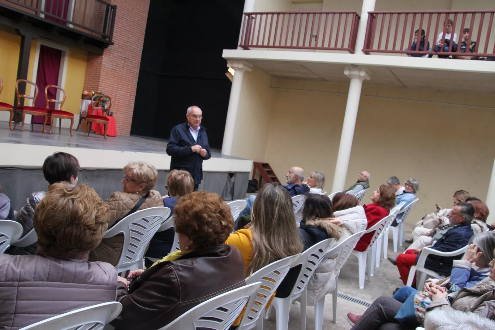 Actuación de "Voces de Papel" en el Corral de Comedias de Robres. Foto Carlos Neofato