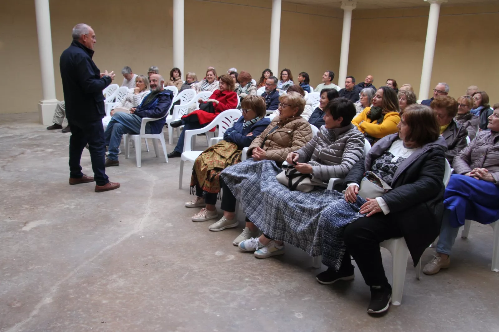 Actuación de "Voces de Papel" en el Corral de Comedias de Robres. Foto Carlos Neofato