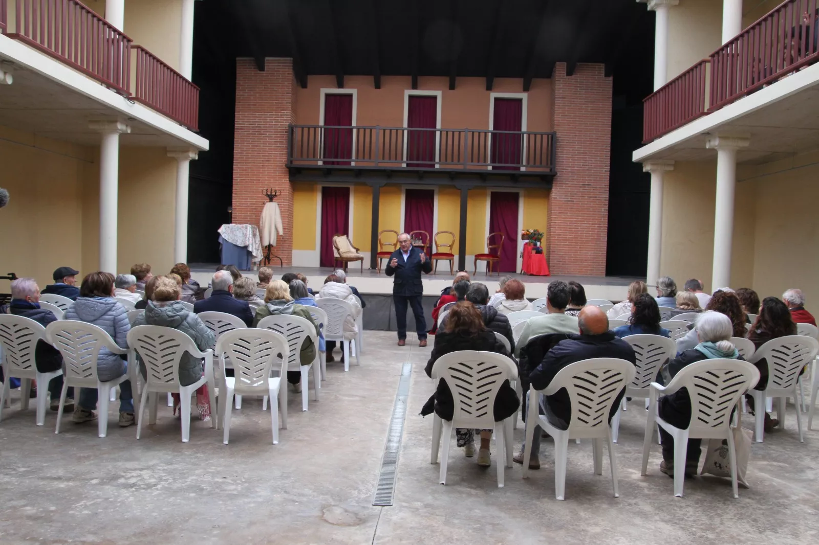 Actuación de "Voces de Papel" en el Corral de Comedias de Robres. Foto Carlos Neofato
