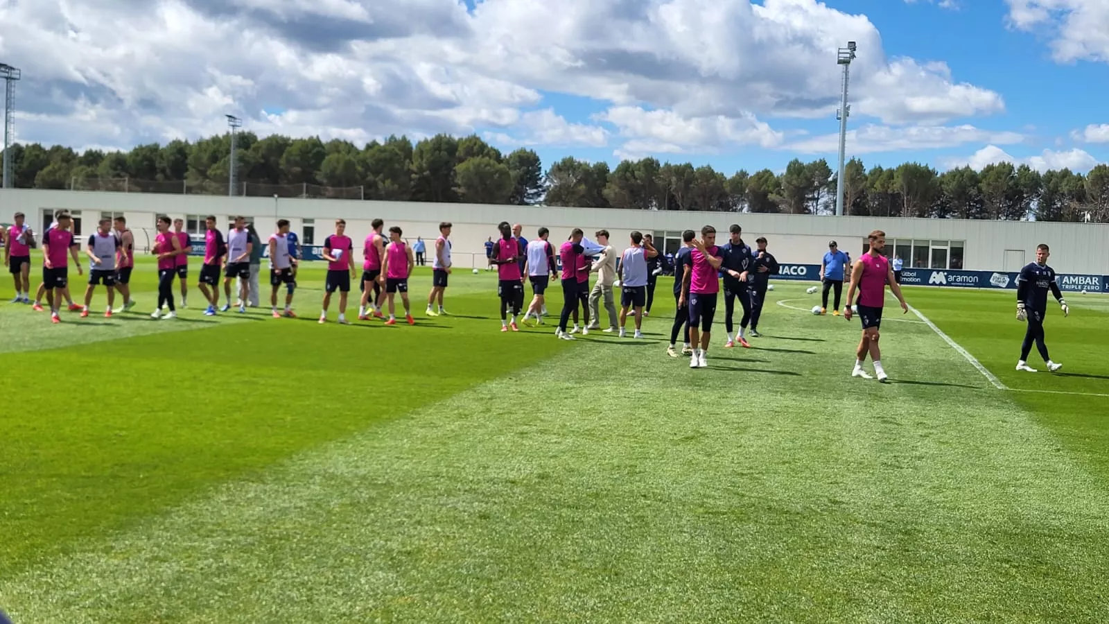 Entrenamiento a puerta abierta del Huesca ante el partido frente a la Real