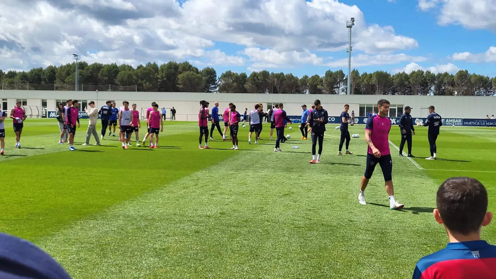 Entrenamiento a puerta abierta del Huesca ante el partido frente a la Real