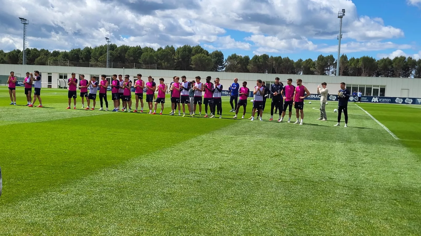 Entrenamiento a puerta abierta del Huesca ante el partido frente a la Real