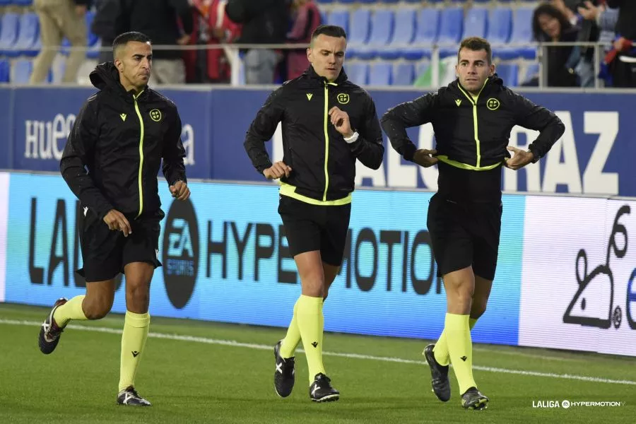 Pérez Hernández el día de su debut en El Alcoraz en el Huesca-Cádiz