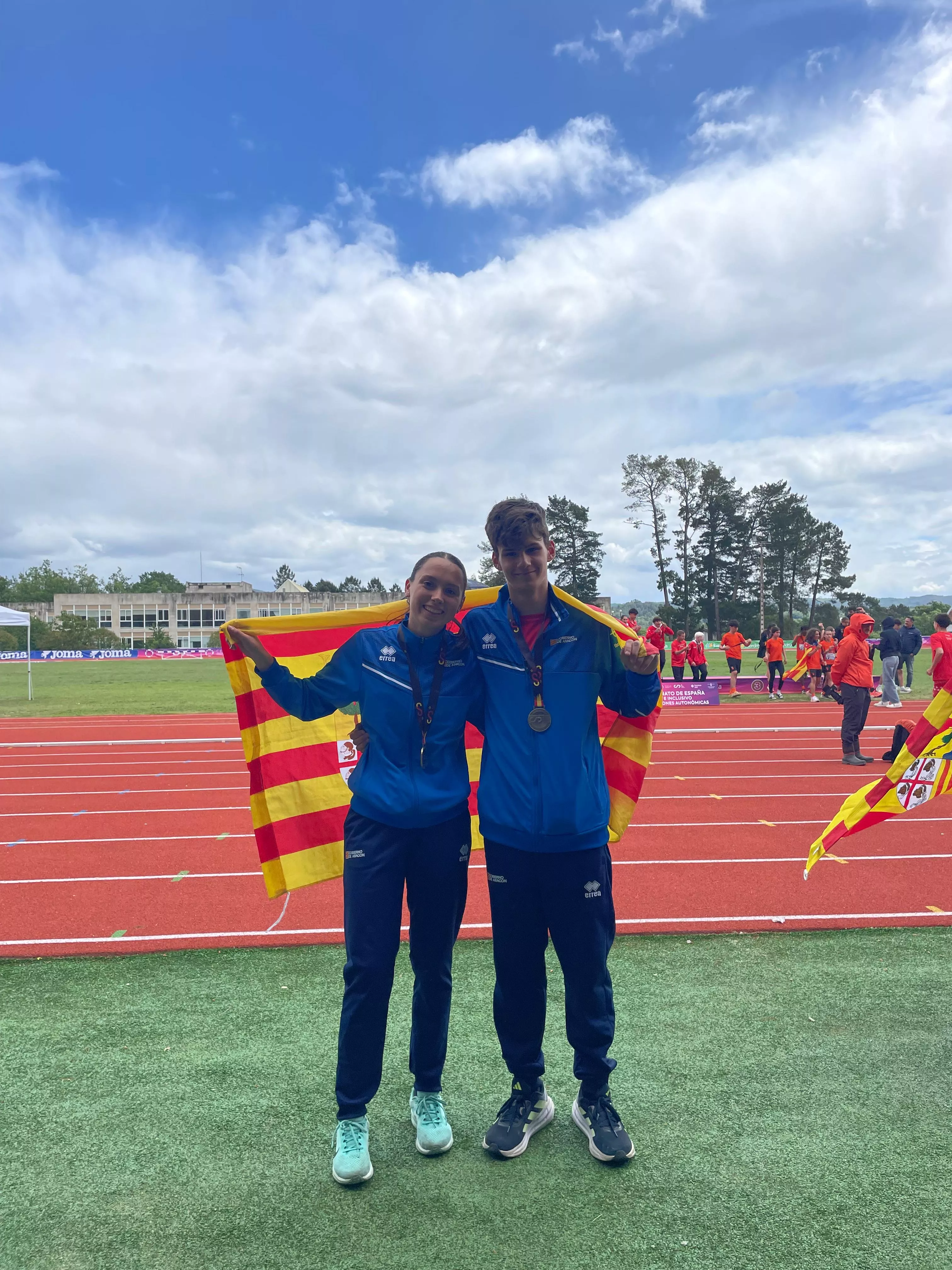 Alba Minguillón y Javier García, relevistas de oro