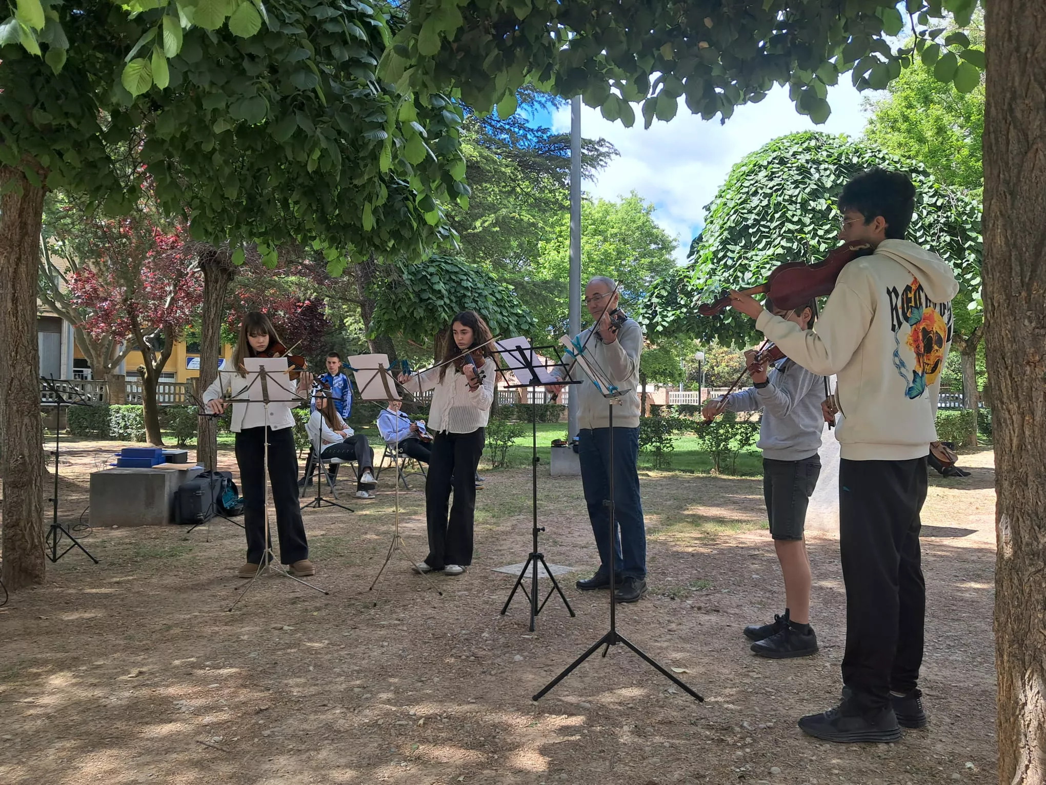 Concierto de violines en Barriofest.