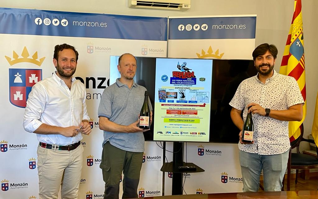 Chorche Paniello, Isaac Claver y Miguel Hernández en la presentación de Replega.