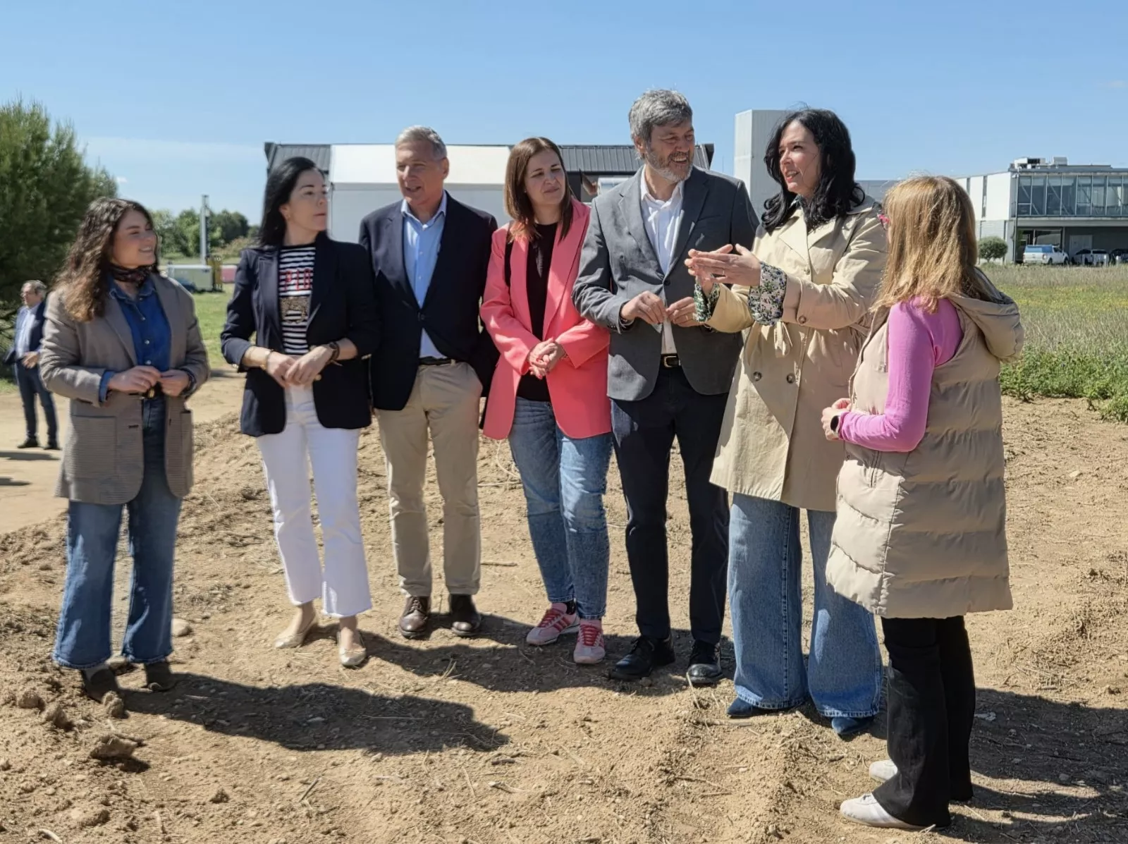 Gerardo Oliván con Lorena Orduna, la presidenta de la Comarca Mónica Soler y diputados autonómicos y provinciales