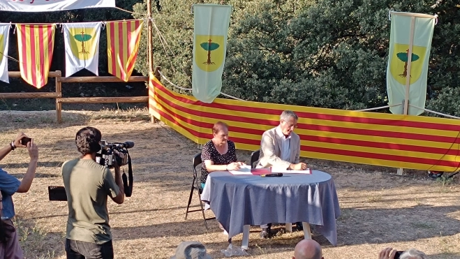 Firma del compromiso de Manuel Blasco Firma del compromiso de Manuel Blasco